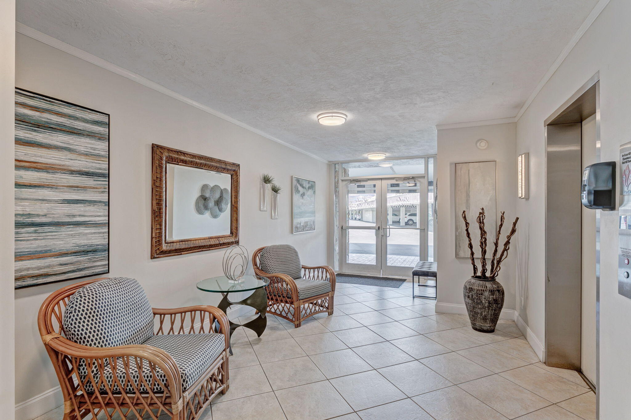 LAKE HARBOUR TOWERS CONDO - Residential