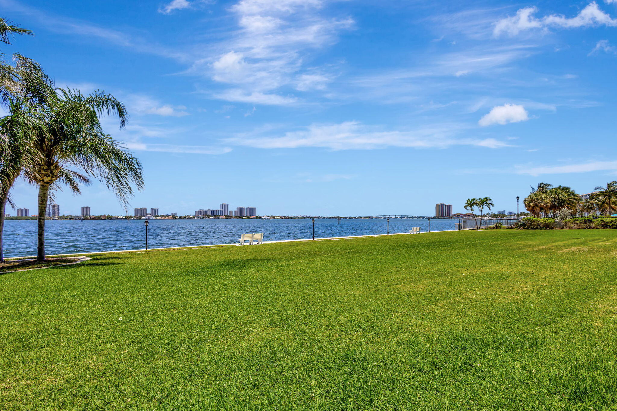 LAKE HARBOUR TOWERS CONDO - Residential