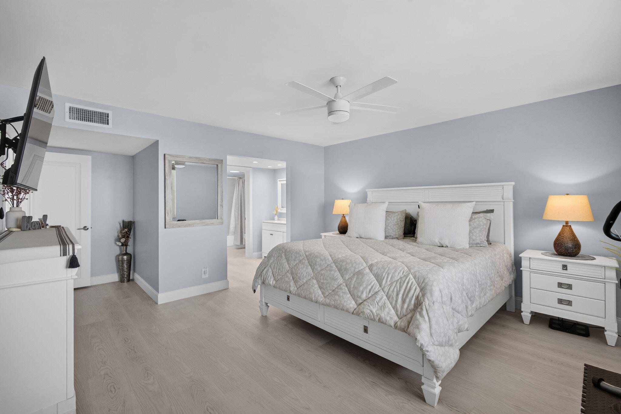 LAKE HARBOUR TOWERS CONDO - Residential