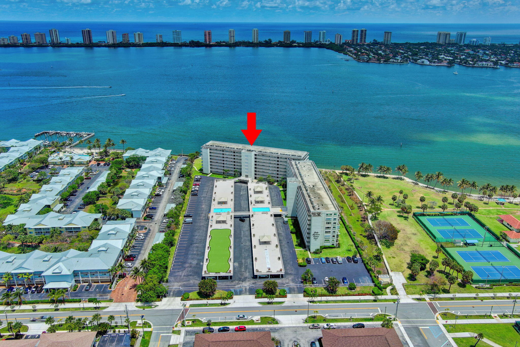 LAKE HARBOUR TOWERS CONDO - Residential