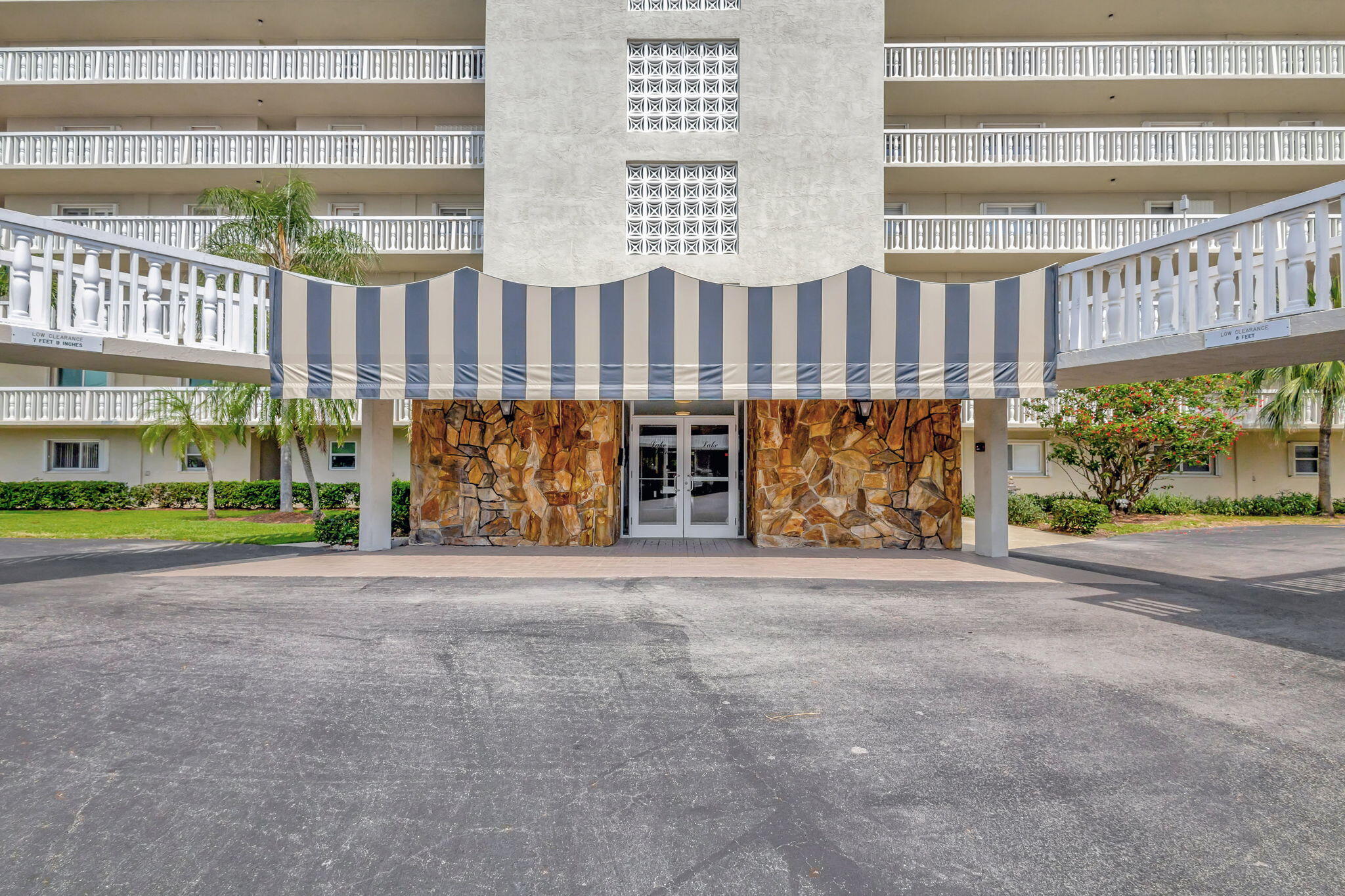 LAKE HARBOUR TOWERS CONDO - Residential