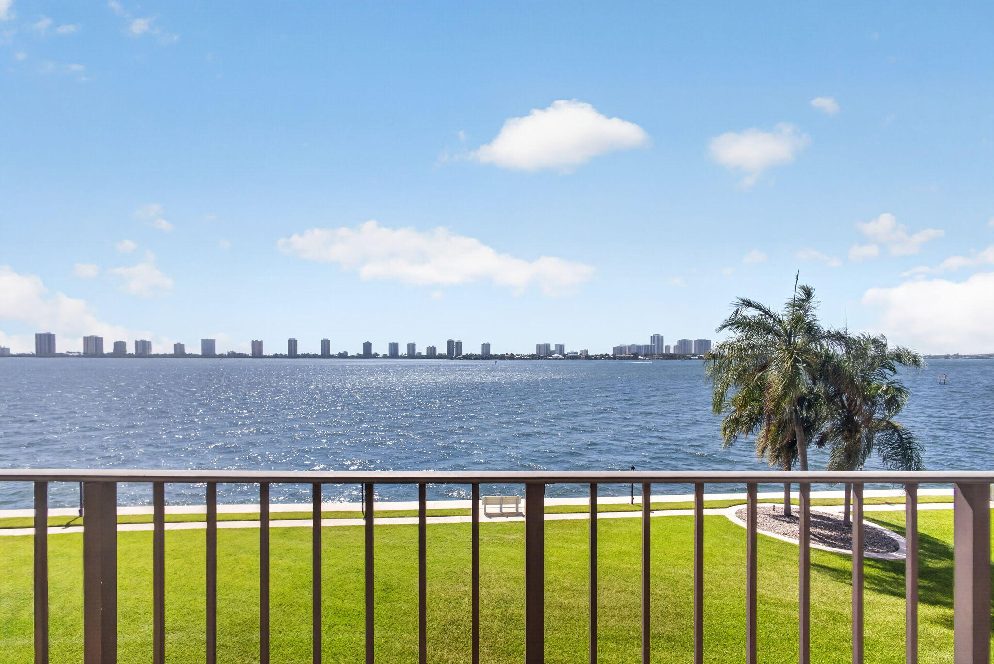 LAKE HARBOUR TOWERS CONDO - Residential