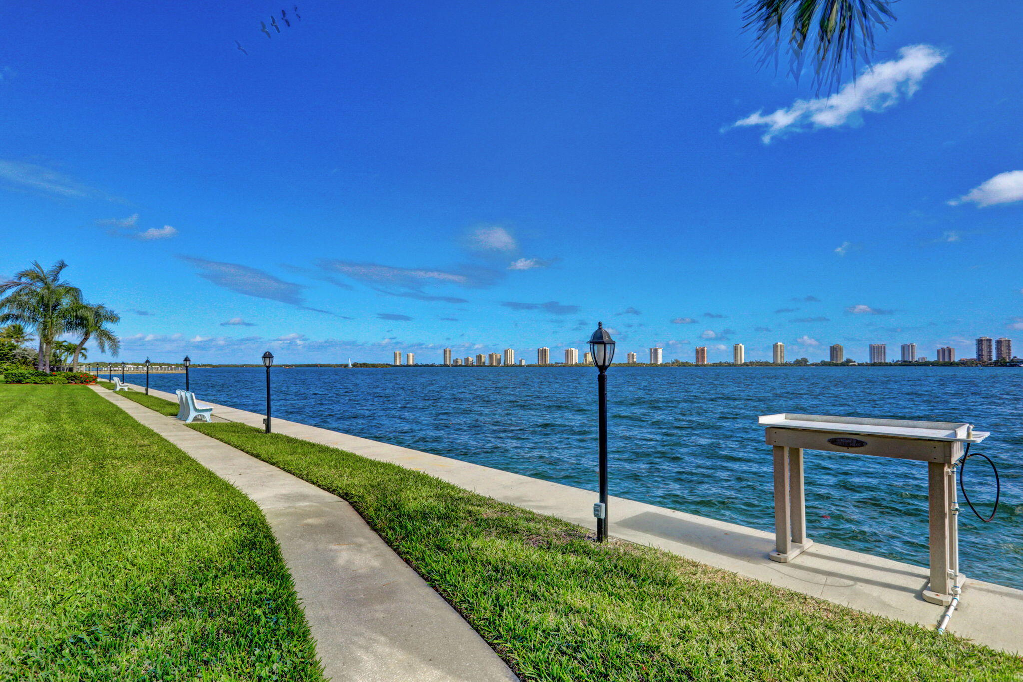 LAKE HARBOUR TOWERS CONDO - Residential