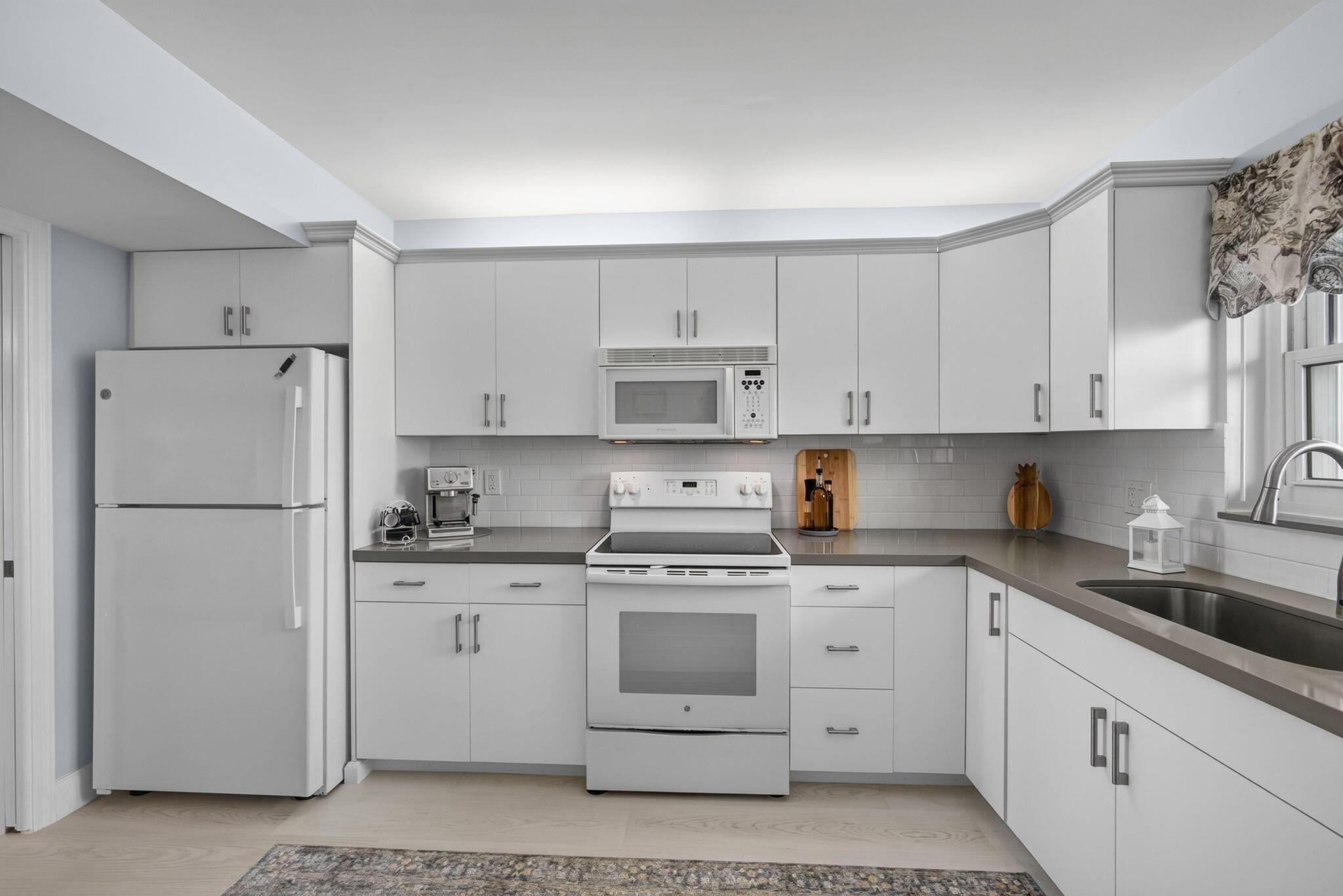 LAKE HARBOUR TOWERS CONDO - Residential