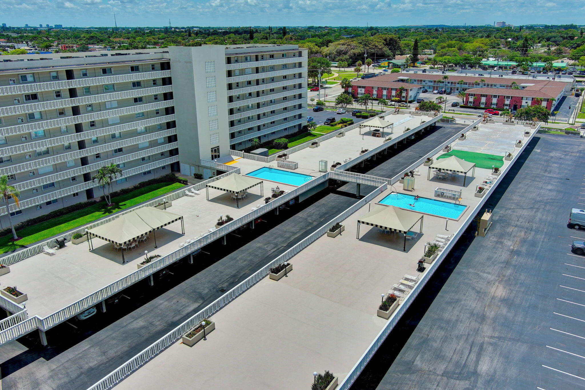 LAKE HARBOUR TOWERS CONDO - Residential