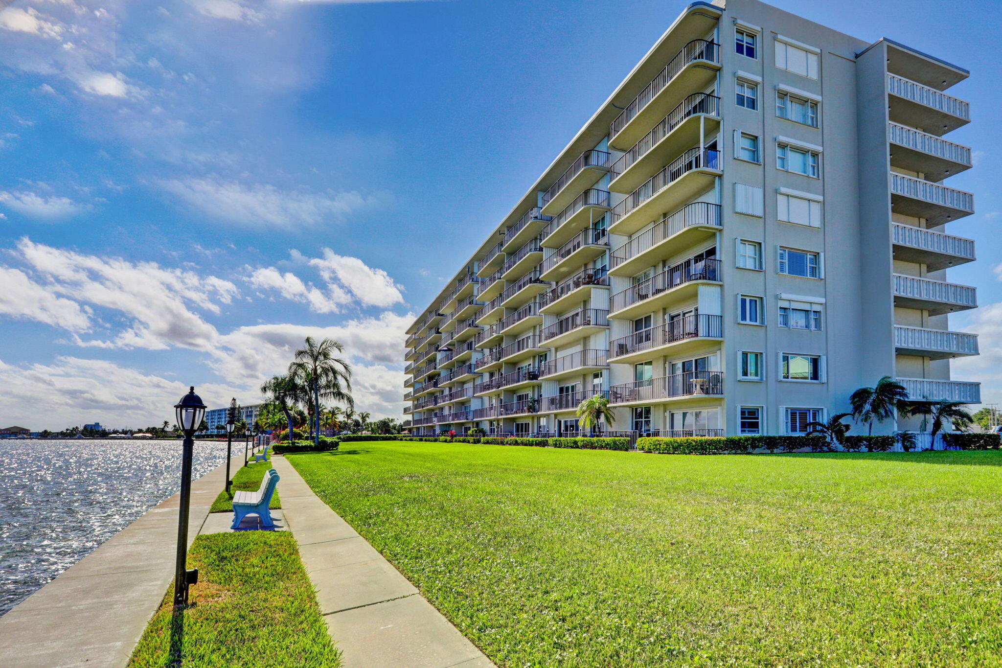 LAKE HARBOUR TOWERS CONDO - Residential