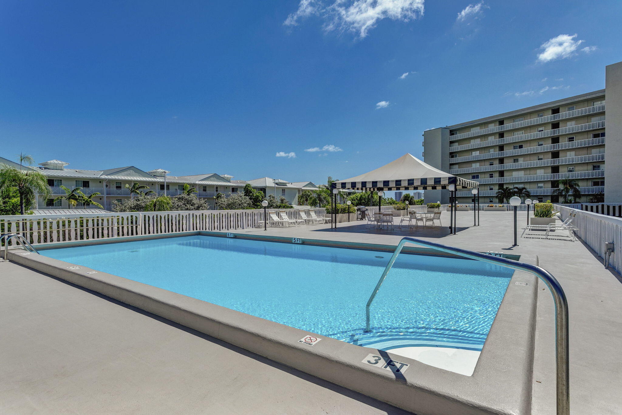 LAKE HARBOUR TOWERS CONDO - Residential
