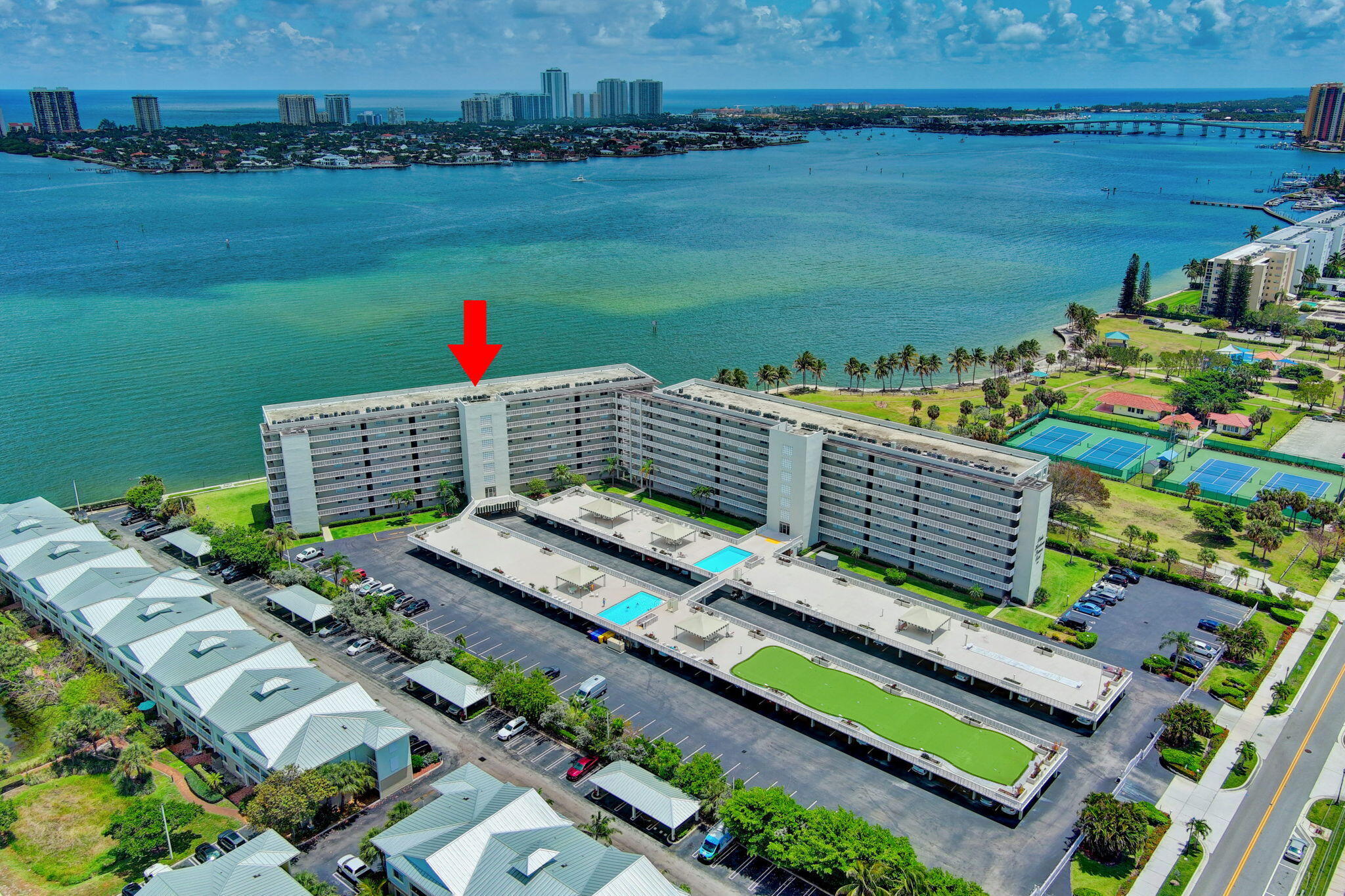 LAKE HARBOUR TOWERS CONDO - Residential