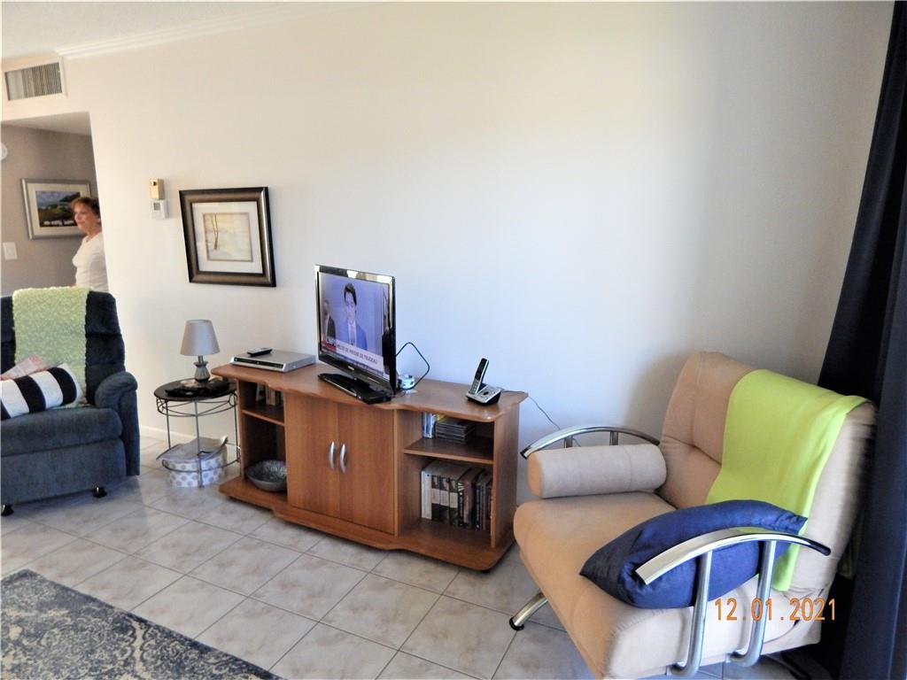 LAUDERHILL EAST - Residential