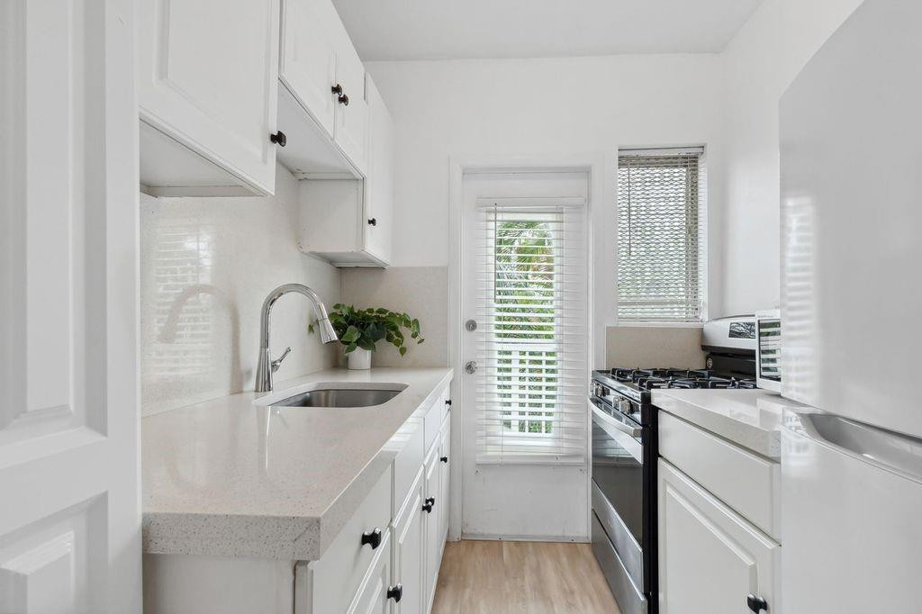 900 EUCLID AVE INC CONDO - Residential Lease