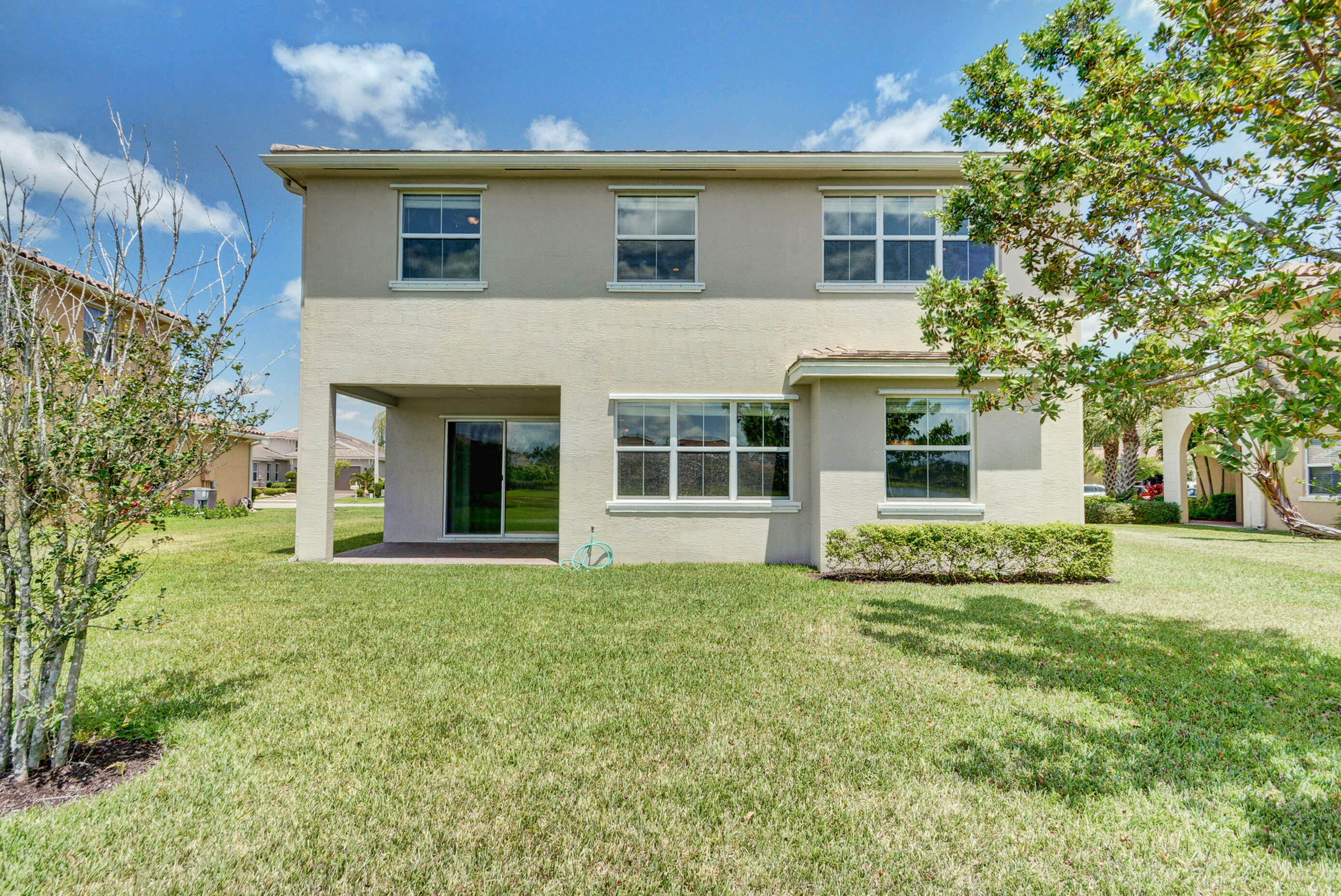 OLYMPIA 2 - Residential Lease