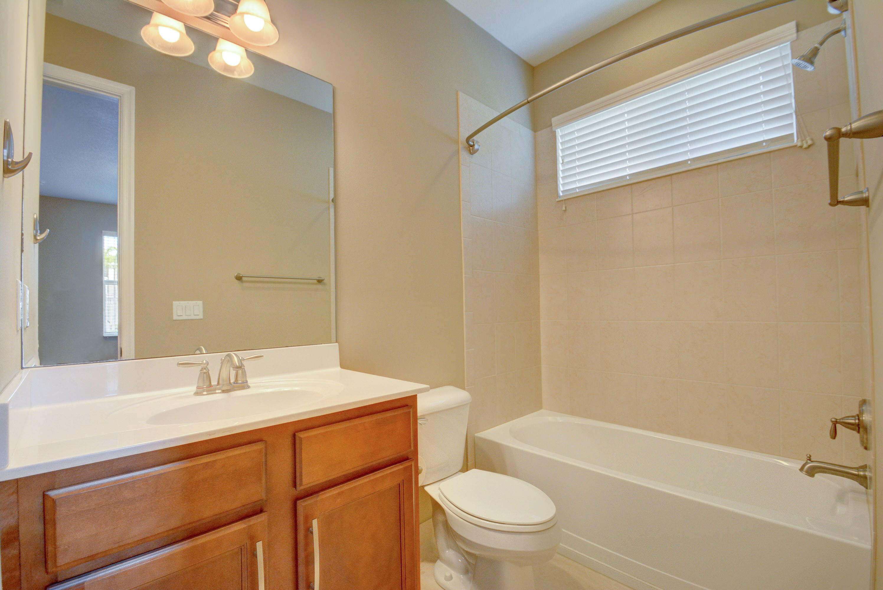 OLYMPIA 2 - Residential Lease