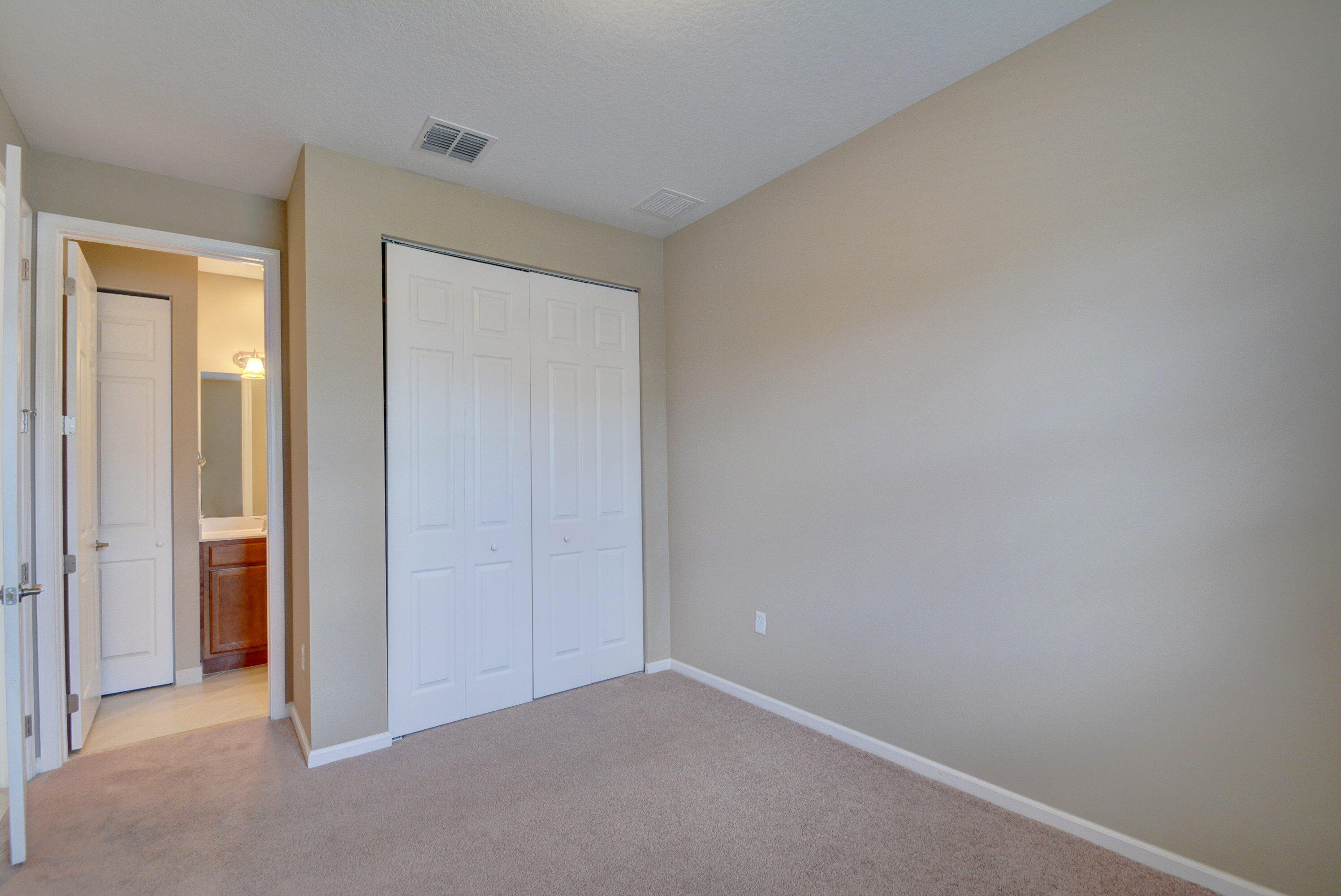 OLYMPIA 2 - Residential Lease
