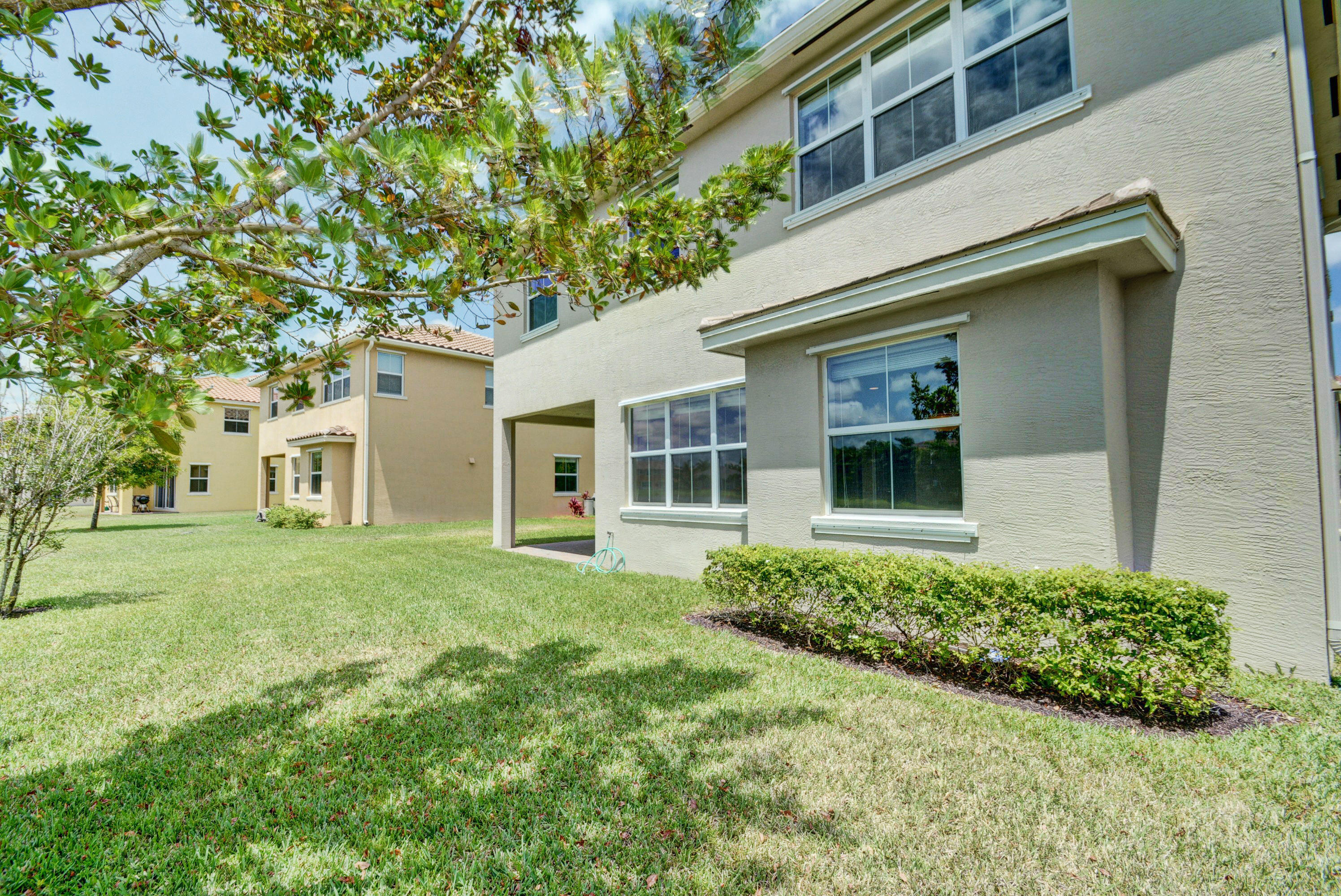 OLYMPIA 2 - Residential Lease