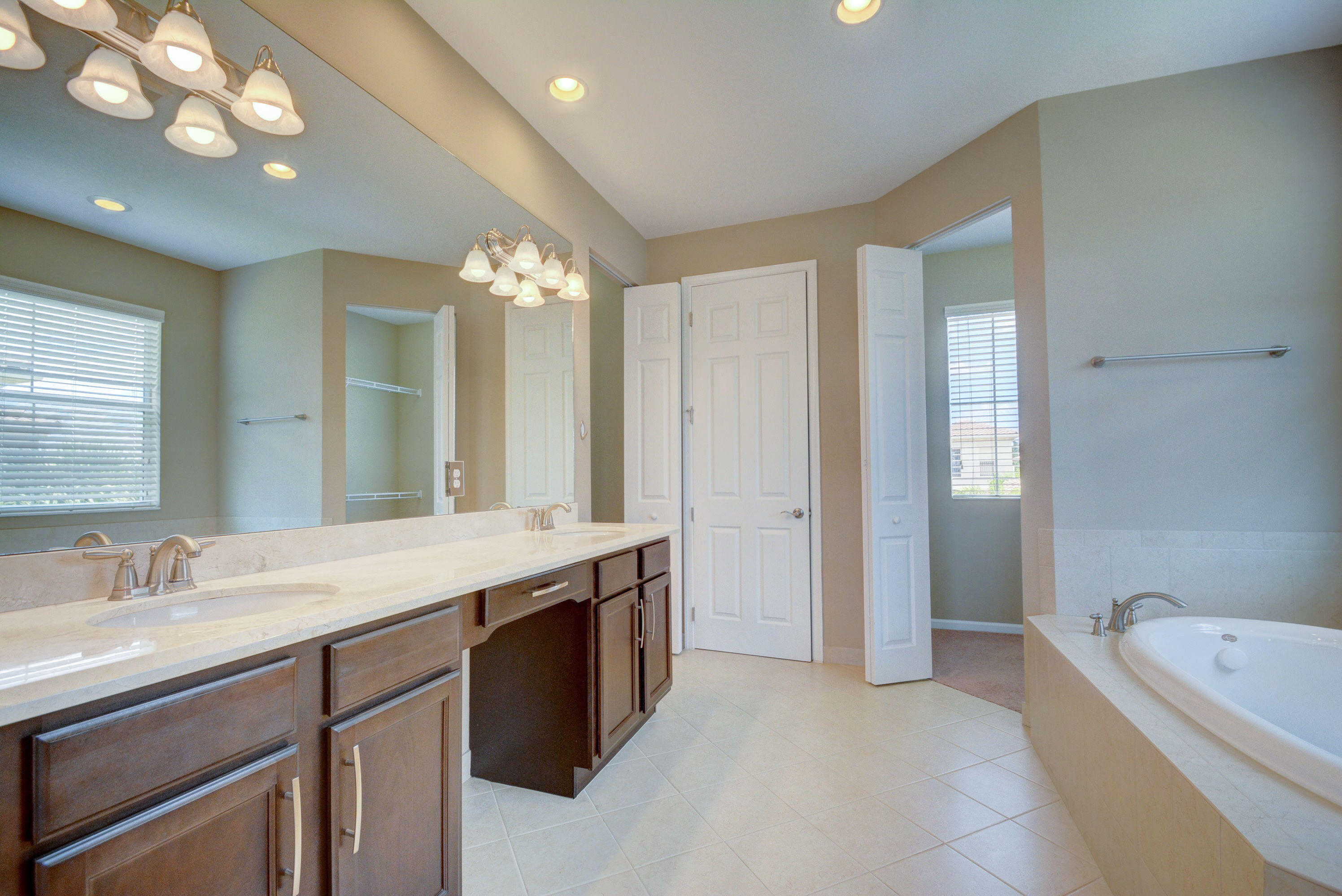 OLYMPIA 2 - Residential Lease