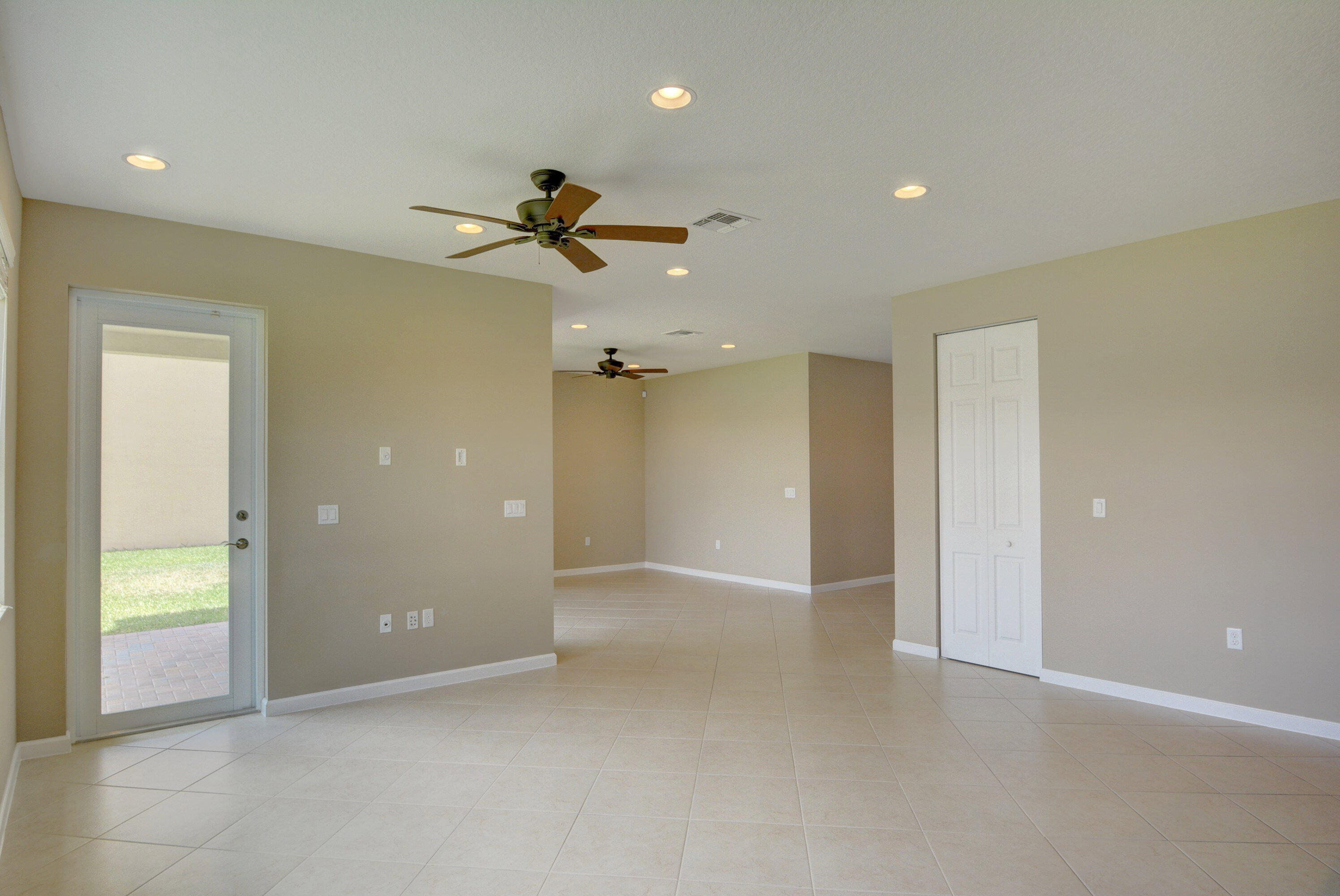 OLYMPIA 2 - Residential Lease