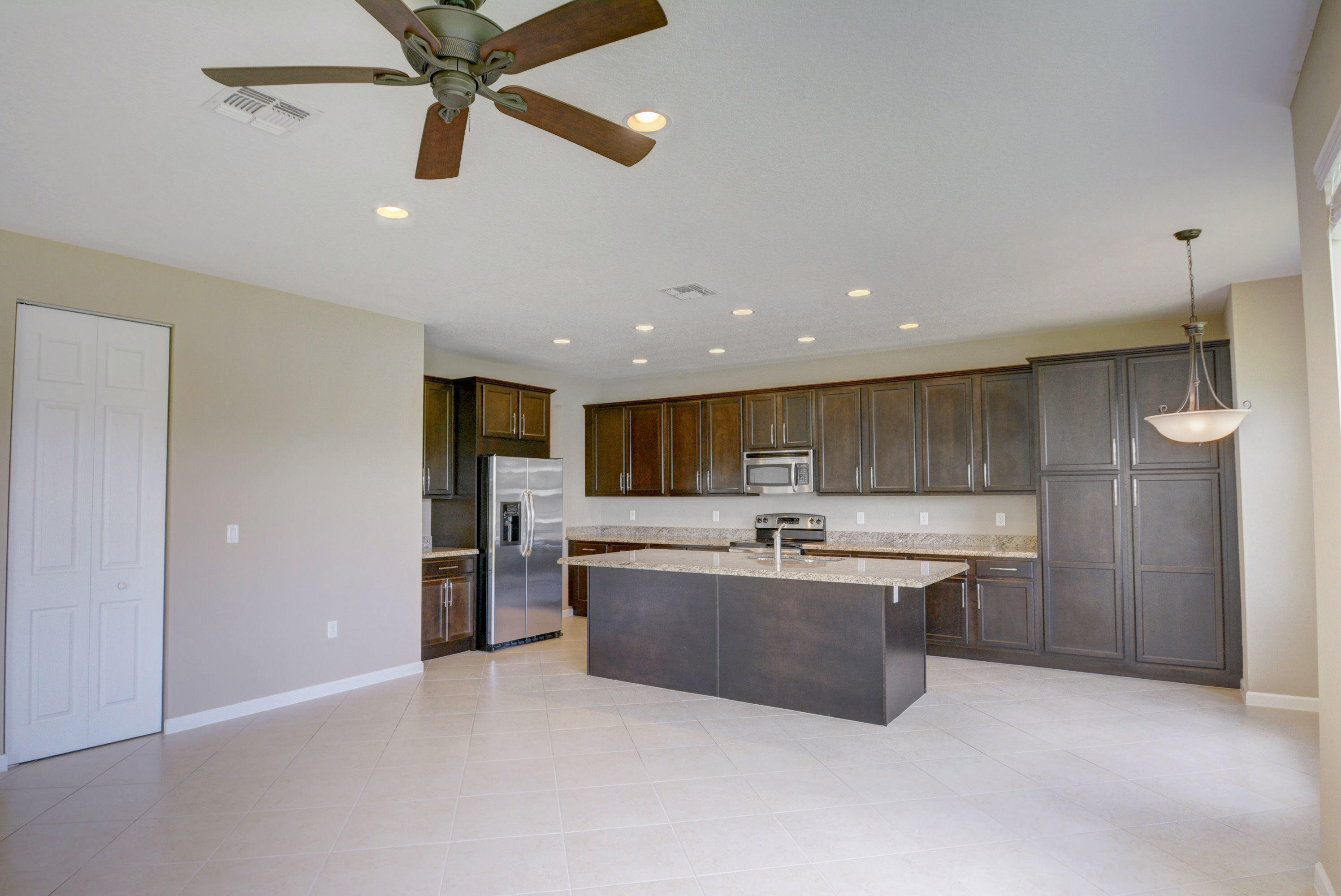 OLYMPIA 2 - Residential Lease