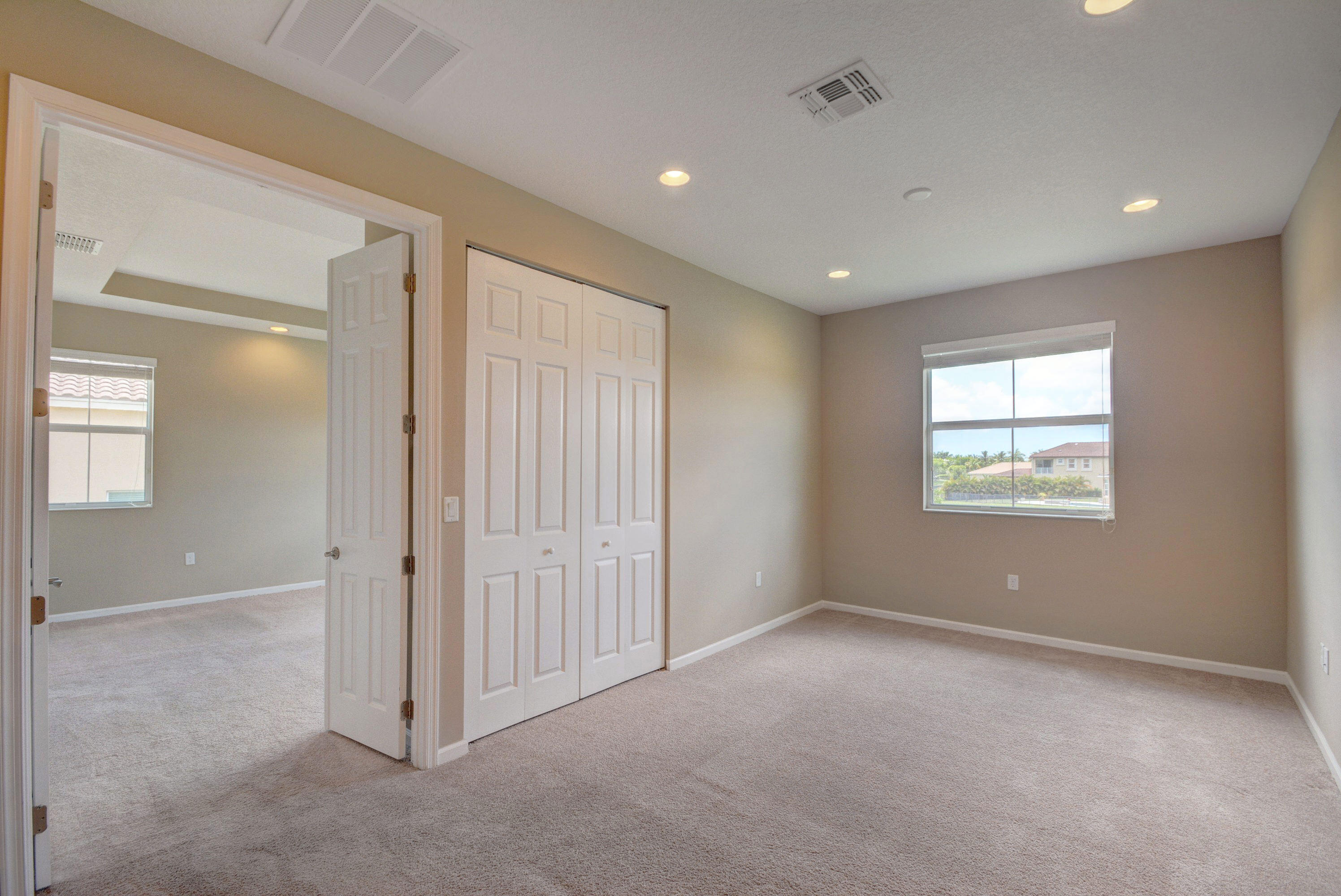 OLYMPIA 2 - Residential Lease
