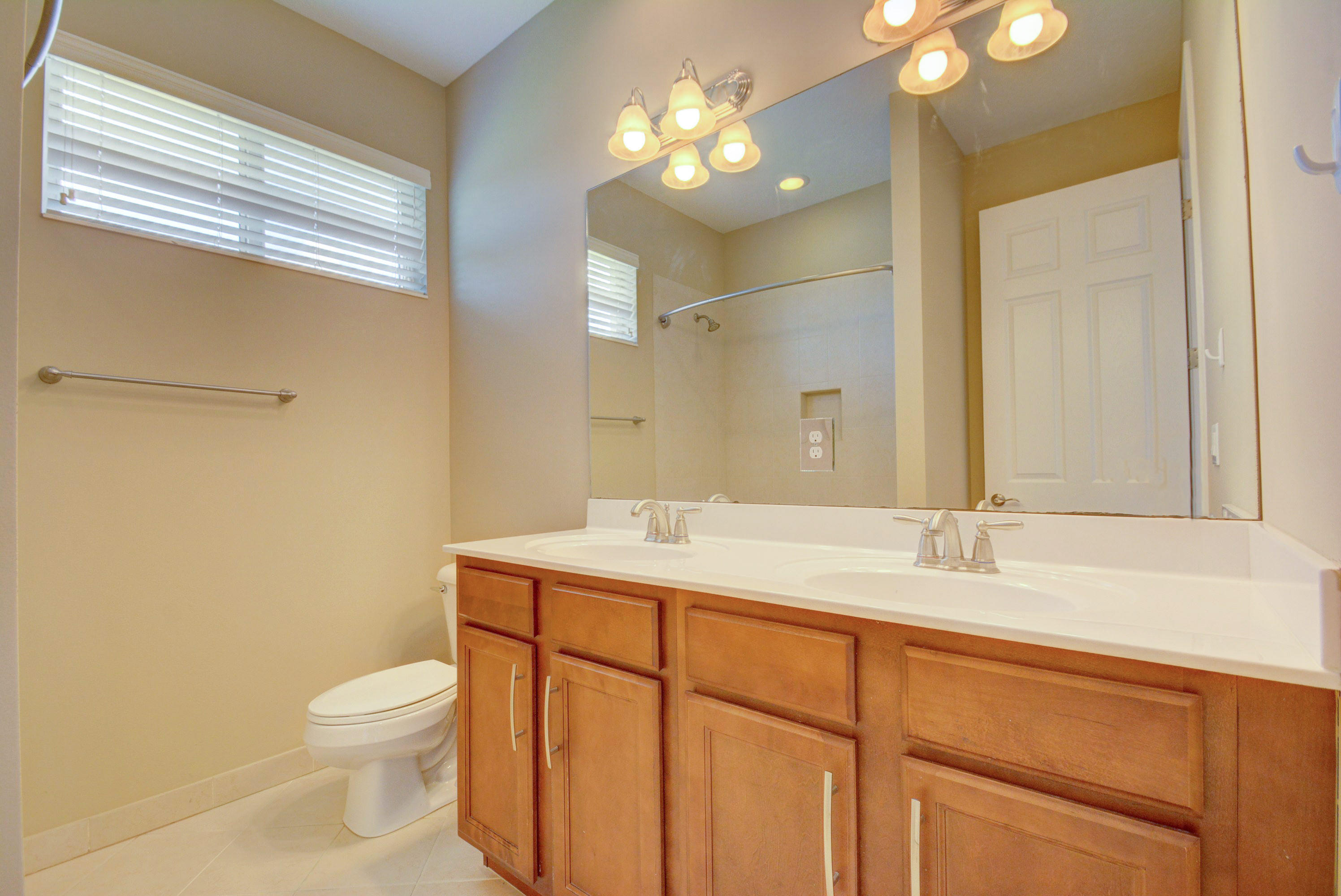 OLYMPIA 2 - Residential Lease