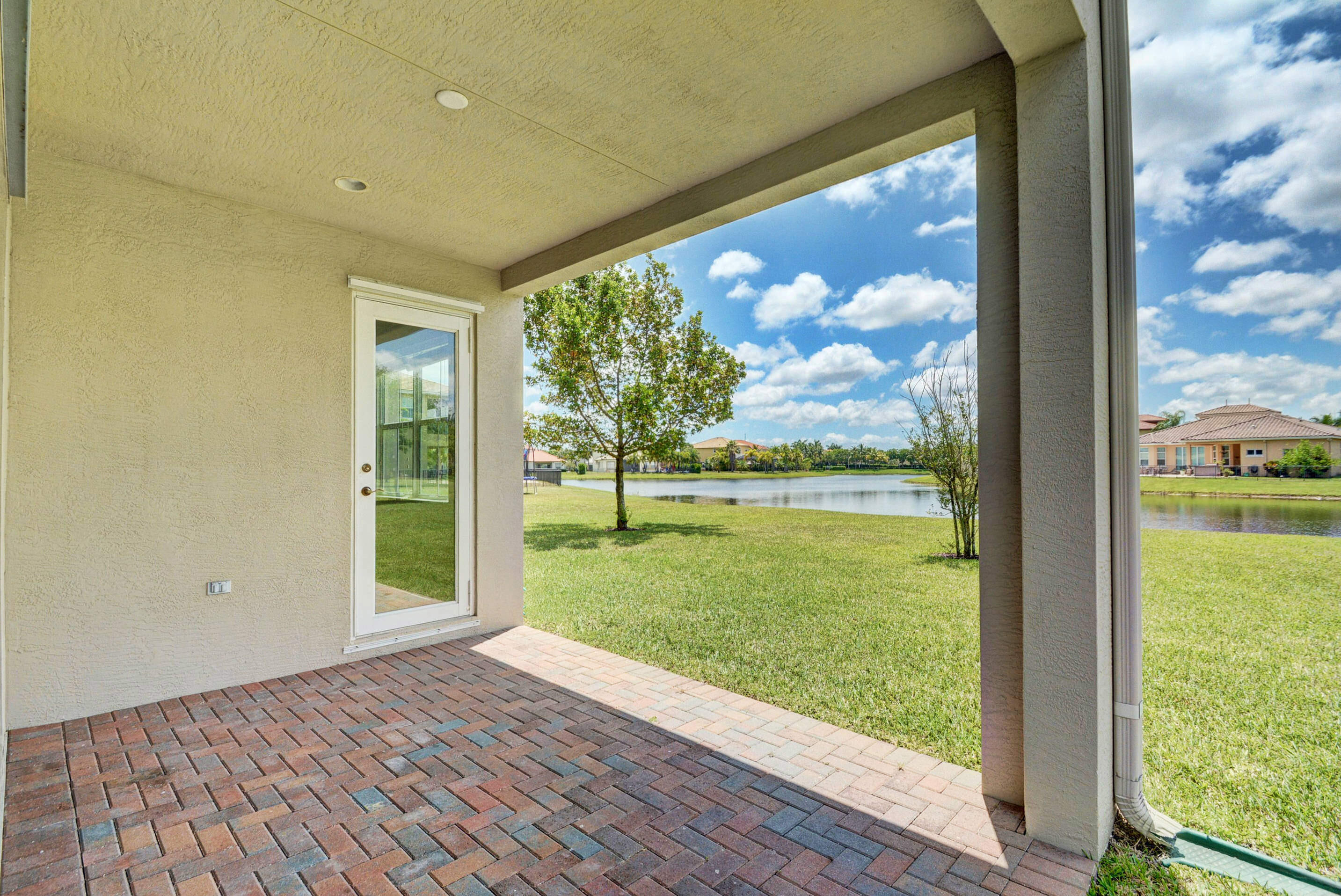OLYMPIA 2 - Residential Lease
