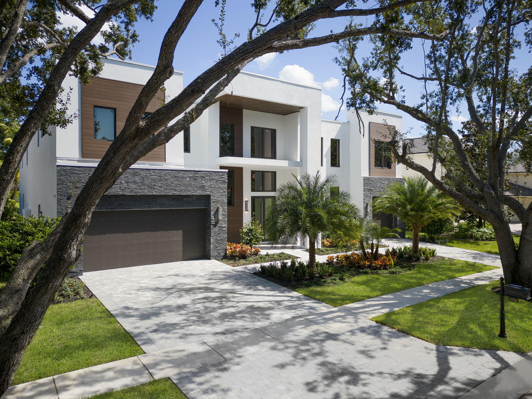 HAMPTONS - Residential