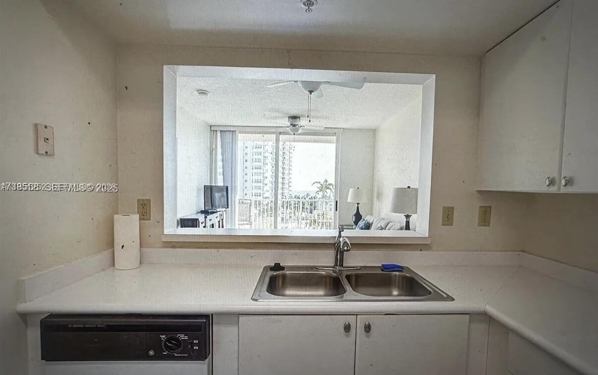 TIDES AT BRIDGESIDE SQUARE - Residential Lease