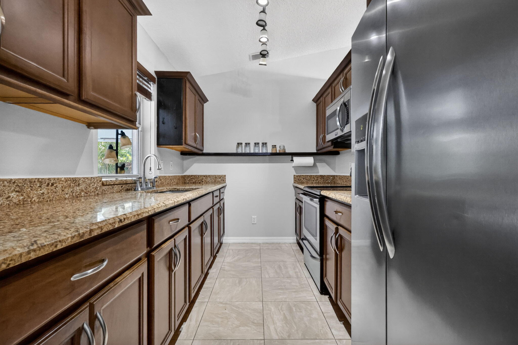 HIGH RIDGE EST - Residential