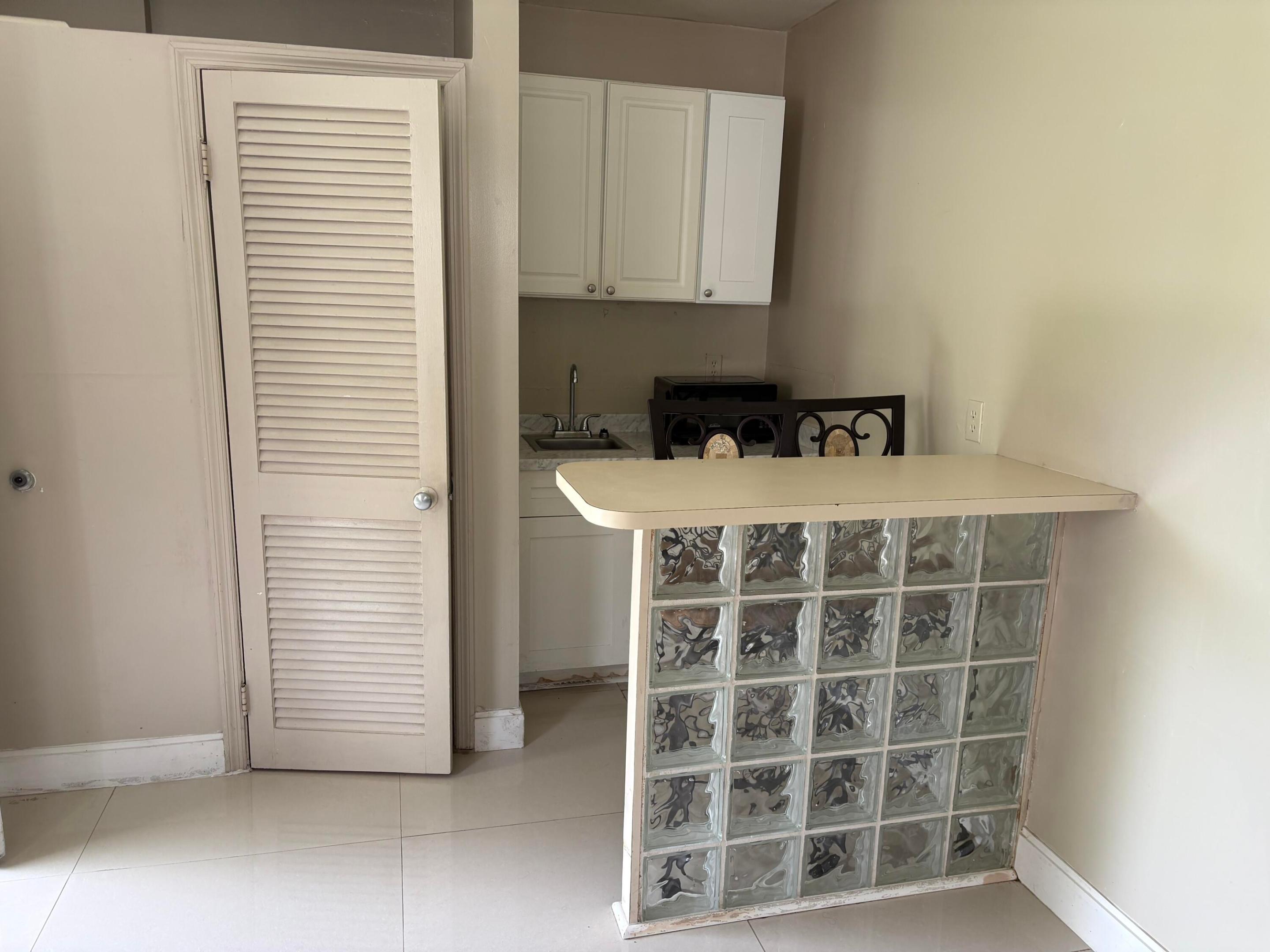 HOLLYWOOD BEACH GARDENS - Residential Lease