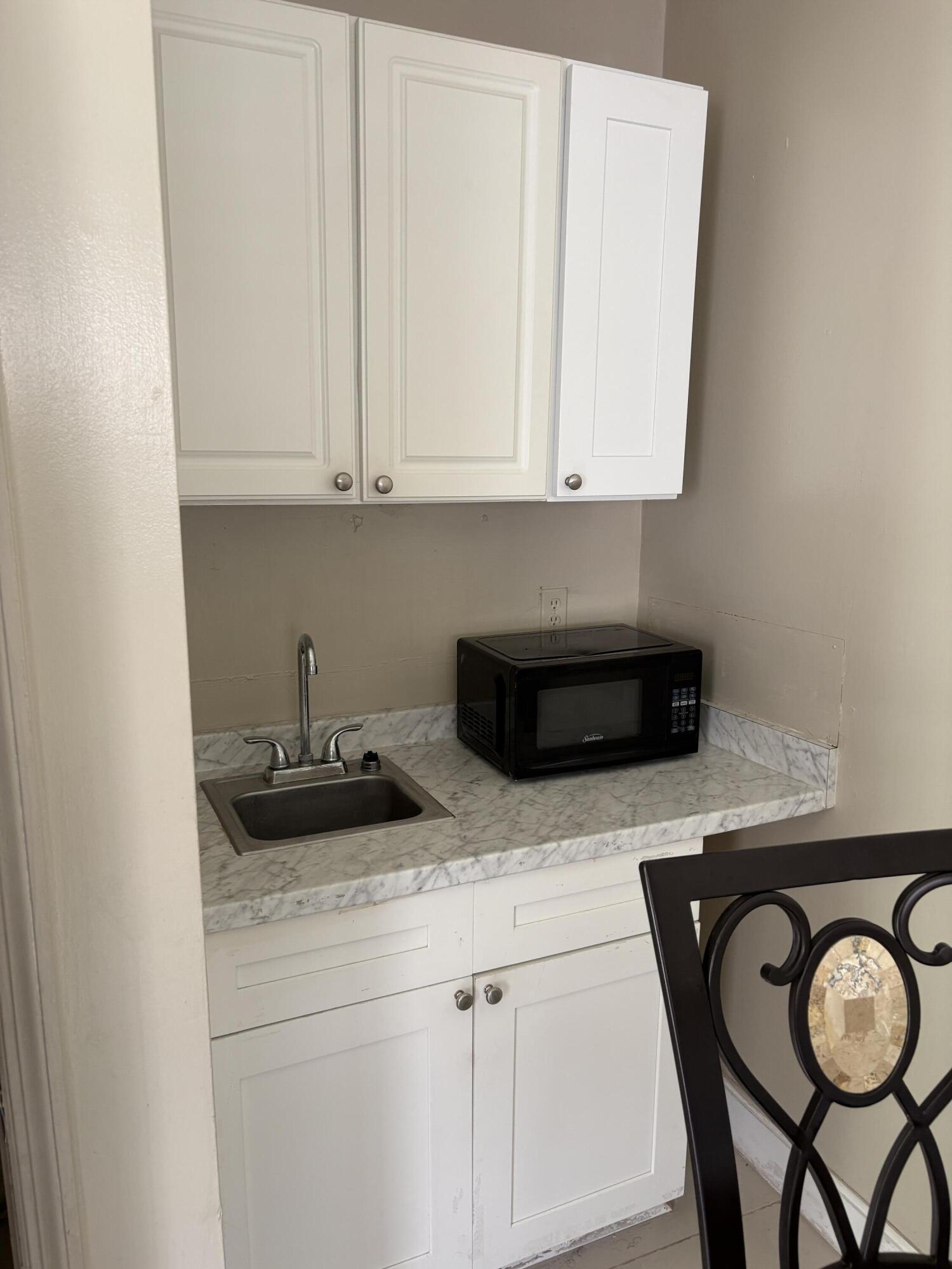 HOLLYWOOD BEACH GARDENS - Residential Lease