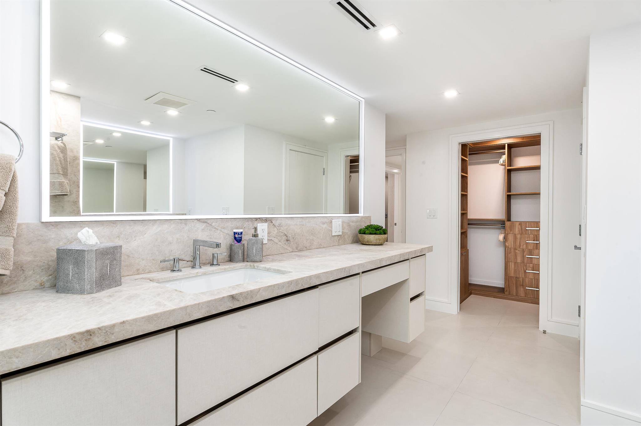 Mizner Court - Residential