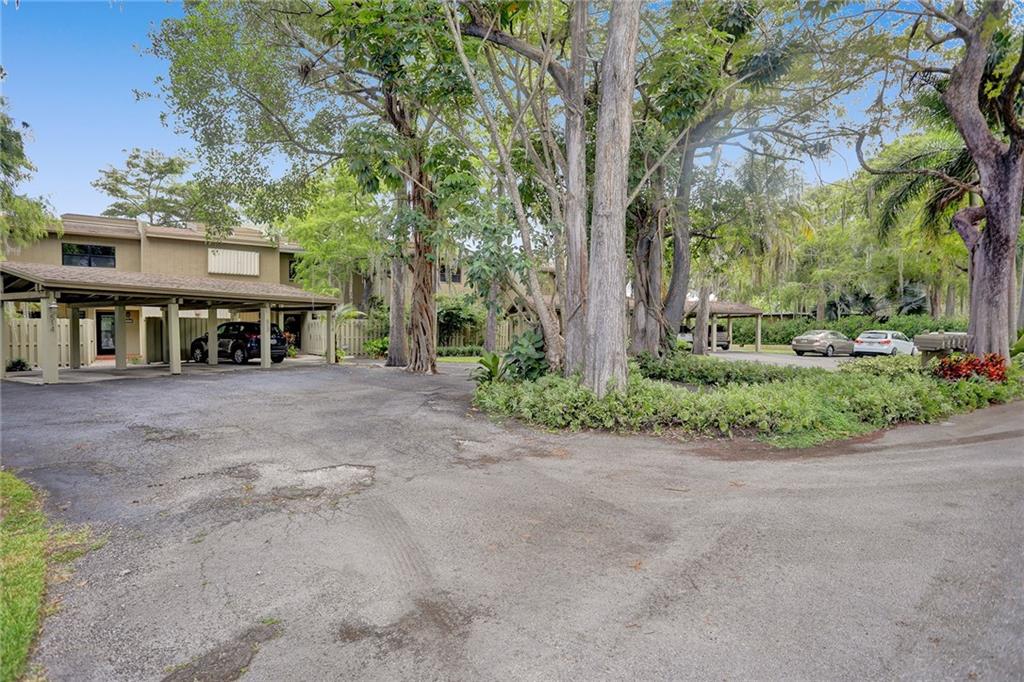 TROPICAL GARDENS - Residential