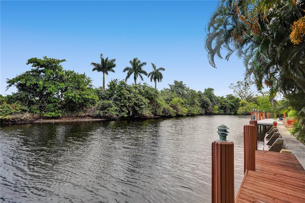 TROPICAL GARDENS - Residential