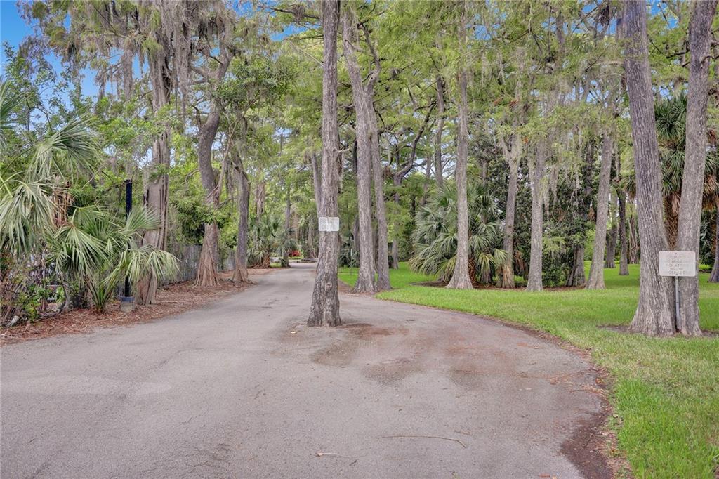 TROPICAL GARDENS - Residential