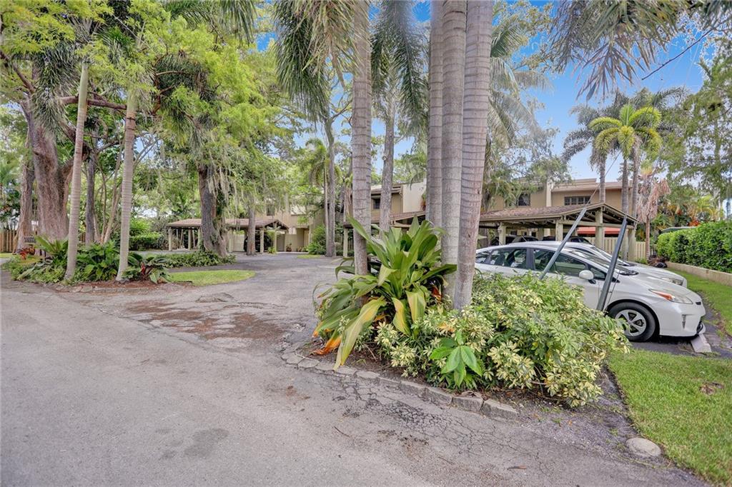 TROPICAL GARDENS - Residential