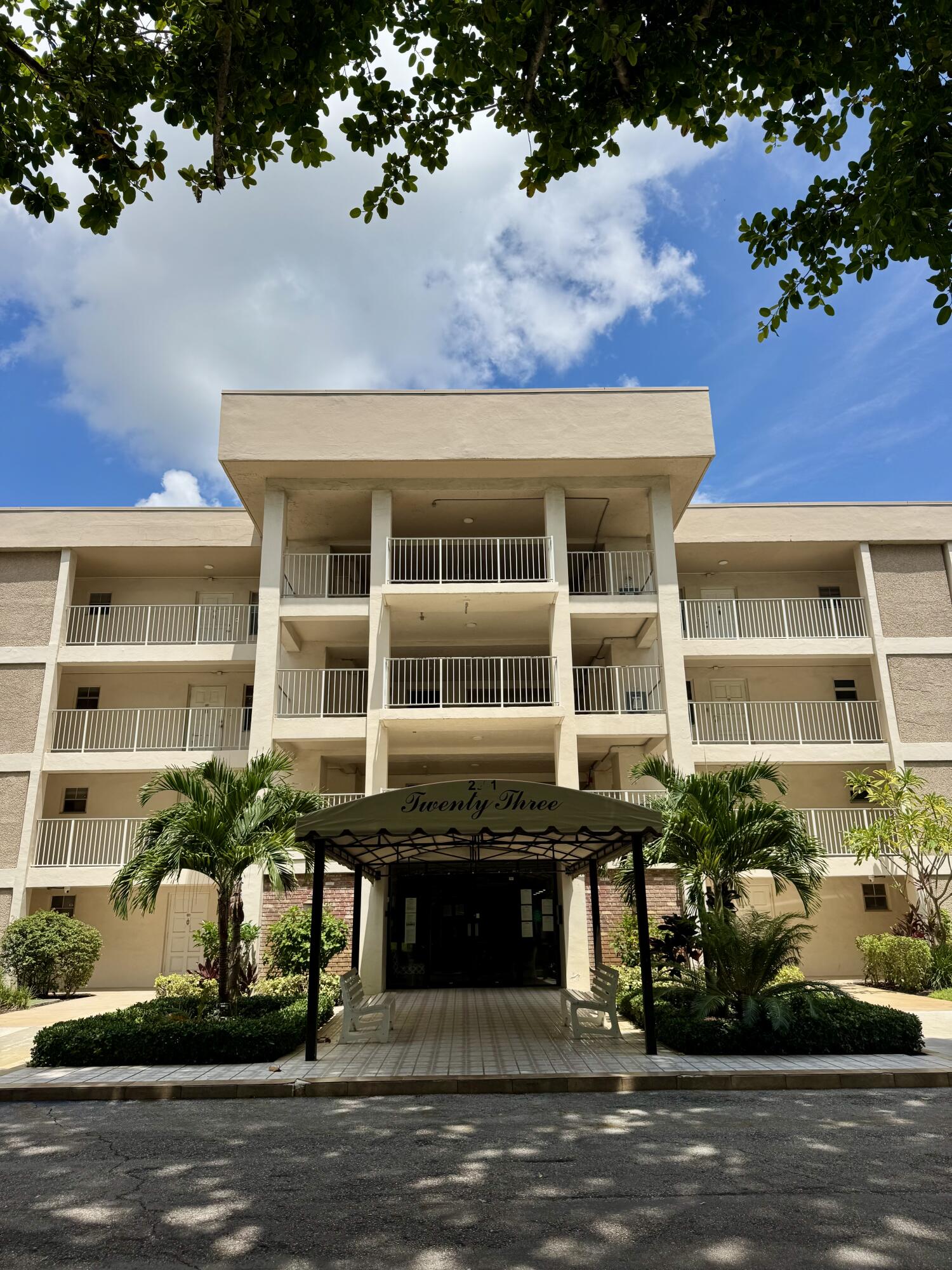 NO 23 PALM-AIRE COUNTRY CLUB - Residential