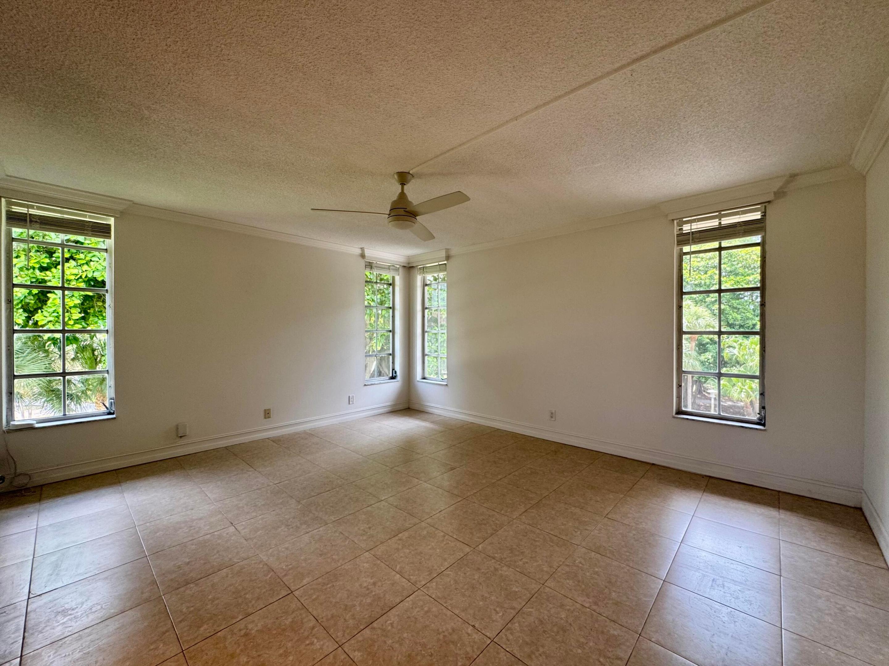 NO 23 PALM-AIRE COUNTRY CLUB - Residential