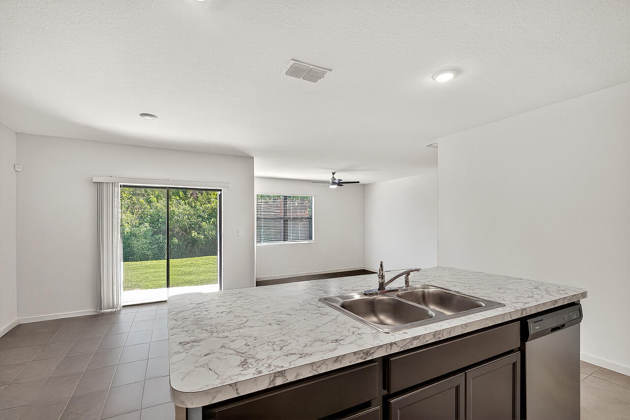 CELEBRATION POINTE - Residential