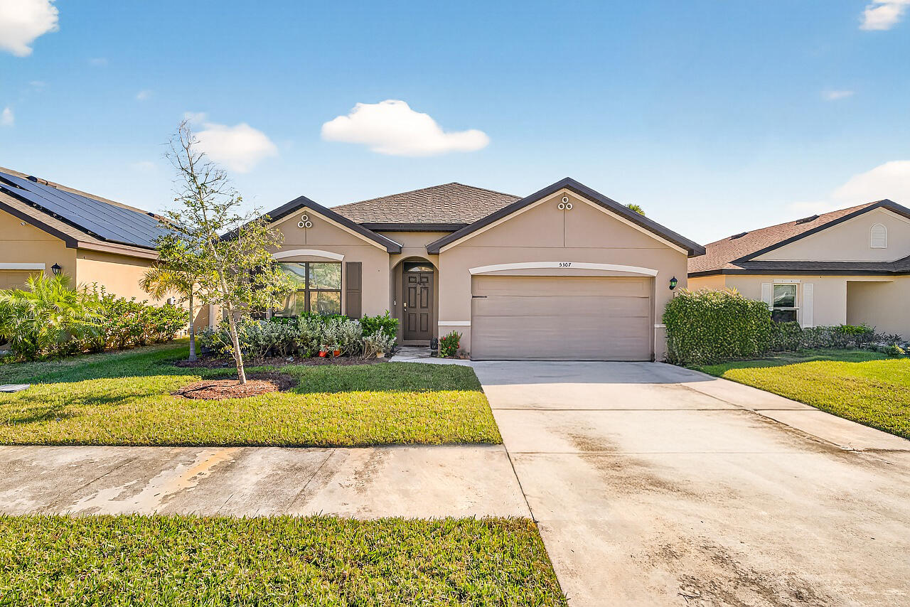 CELEBRATION POINTE - Residential