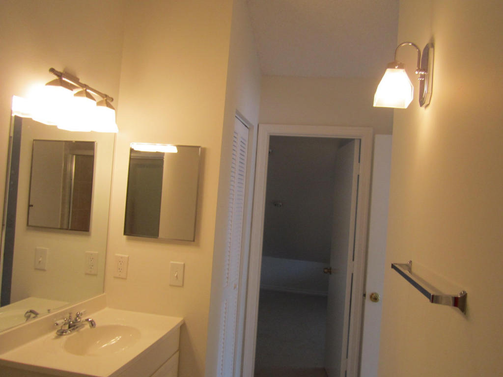Willow Woods* Renovated*B - Residential