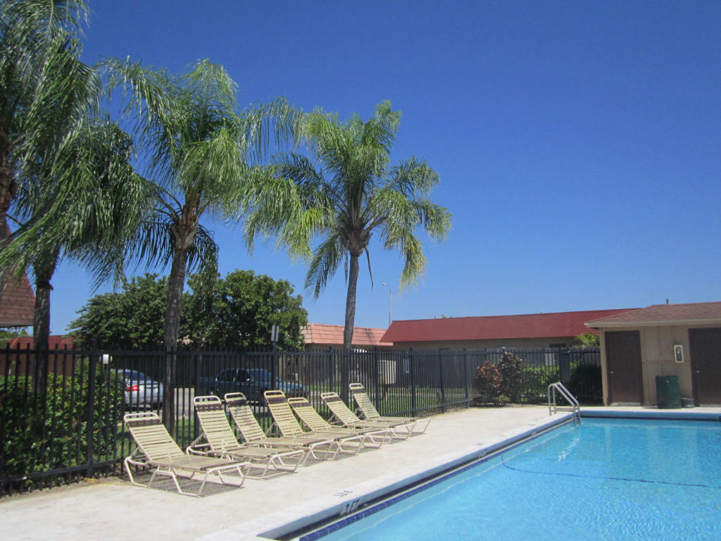 Willow Woods* Renovated*B - Residential