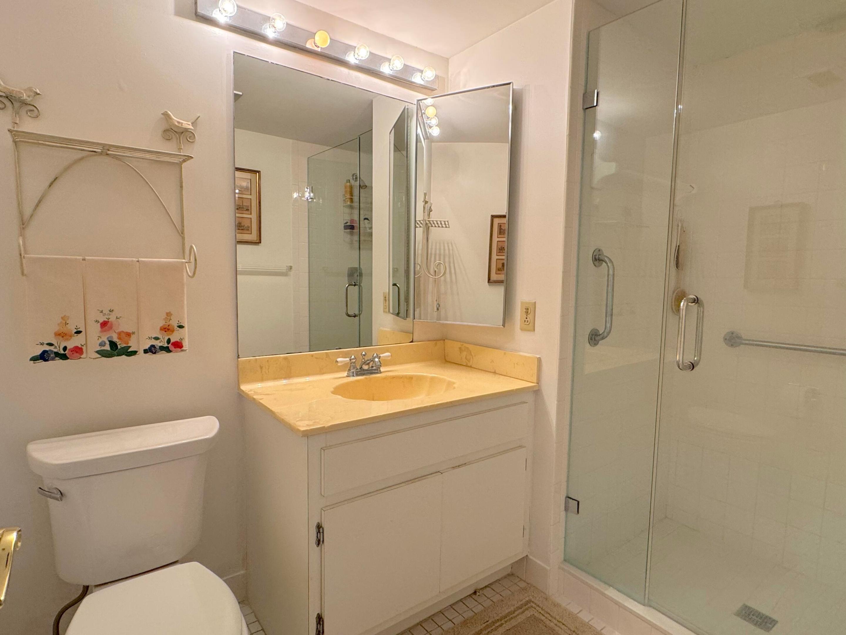 STRATFORD AT HUNTERS RUN CONDO - Residential Lease