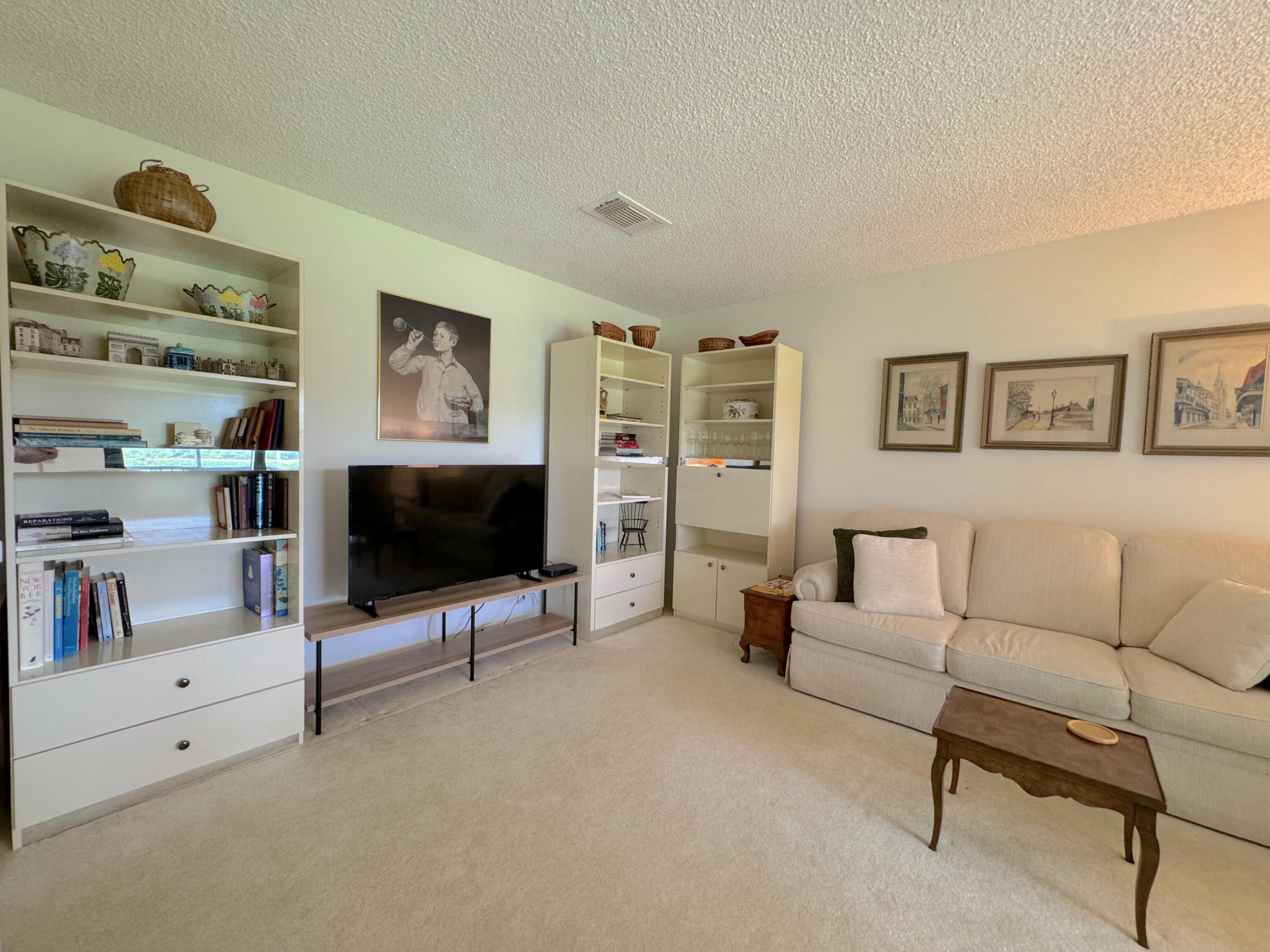 STRATFORD AT HUNTERS RUN CONDO - Residential Lease