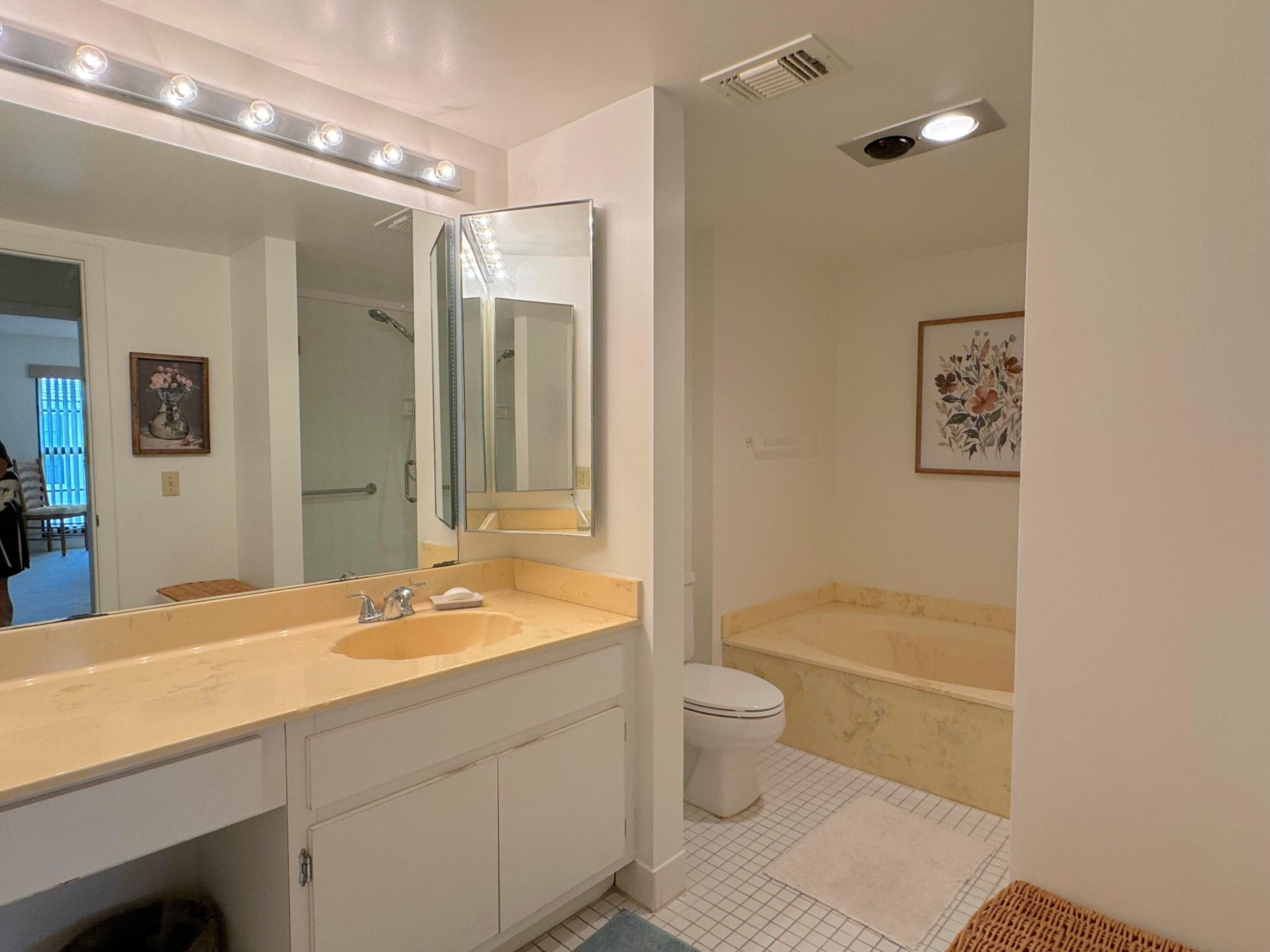 STRATFORD AT HUNTERS RUN CONDO - Residential Lease