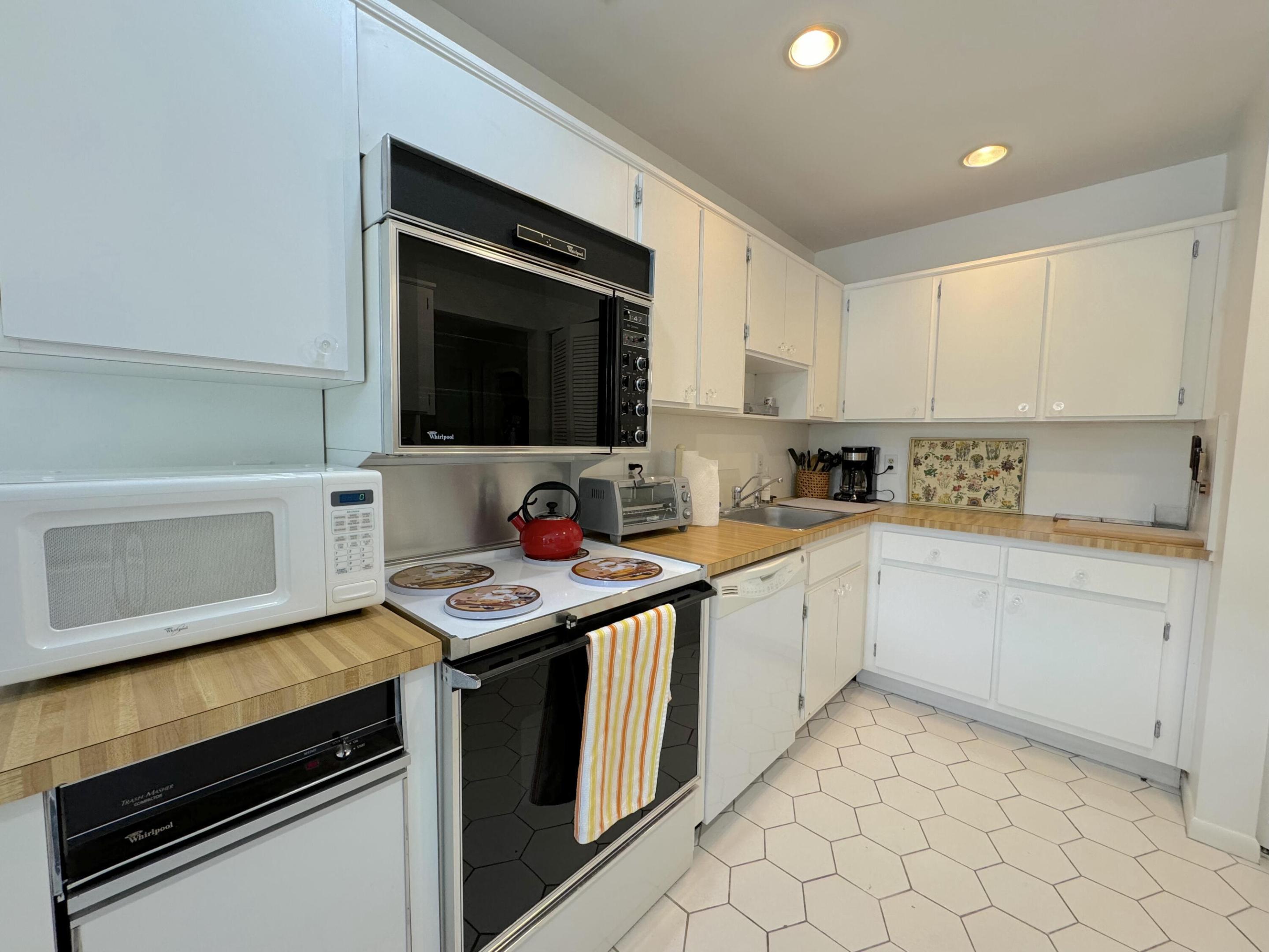 STRATFORD AT HUNTERS RUN CONDO - Residential Lease