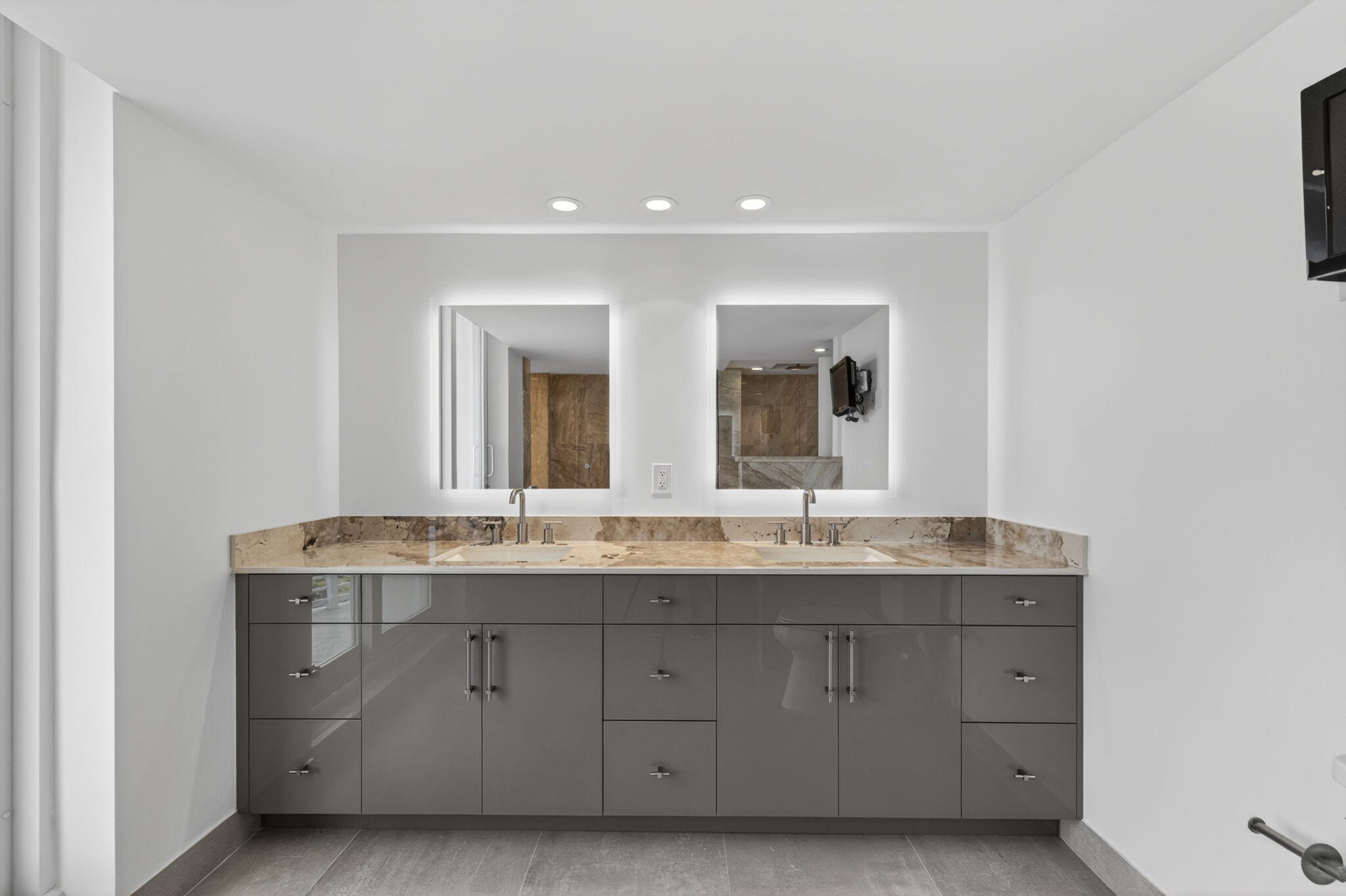 VILLA NOVA CONDO - Residential