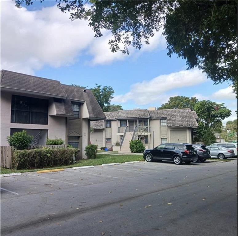 This is a 3-bedroom 2-bath unit in the heart of Sunrise near schools, parks, shopping, and major highways.