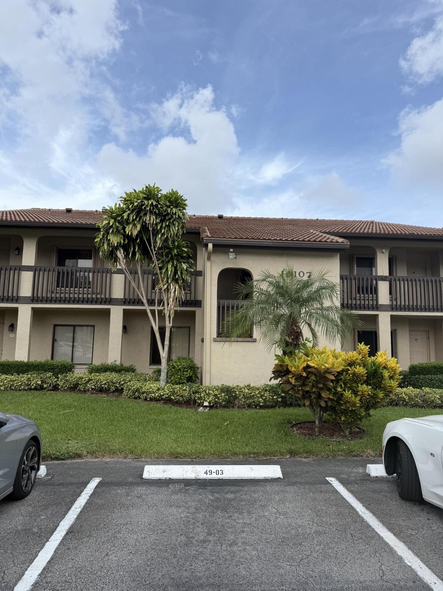 LAKESIDE CONDO 8 OF BANYAN SPRINGS - Residential