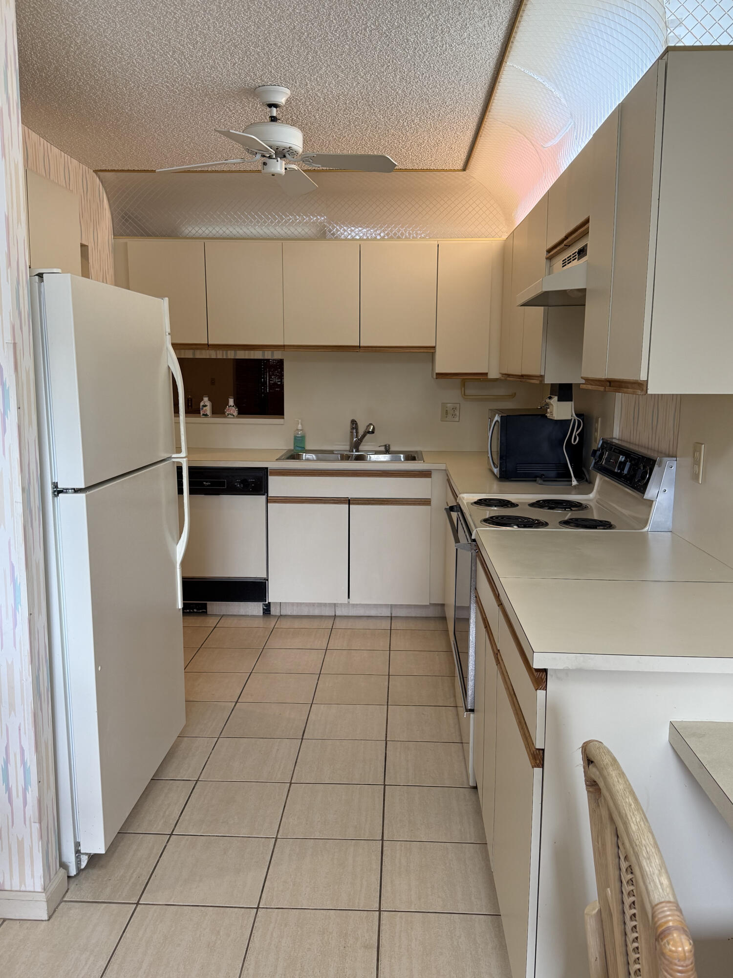 LAKESIDE CONDO 8 OF BANYAN SPRINGS - Residential