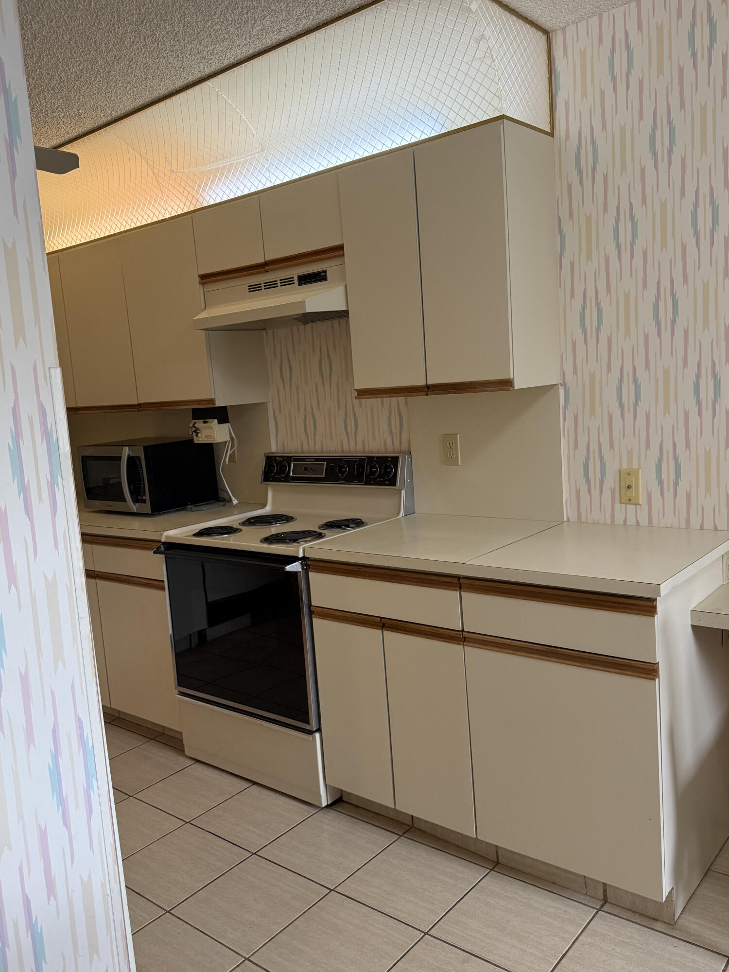 LAKESIDE CONDO 8 OF BANYAN SPRINGS - Residential