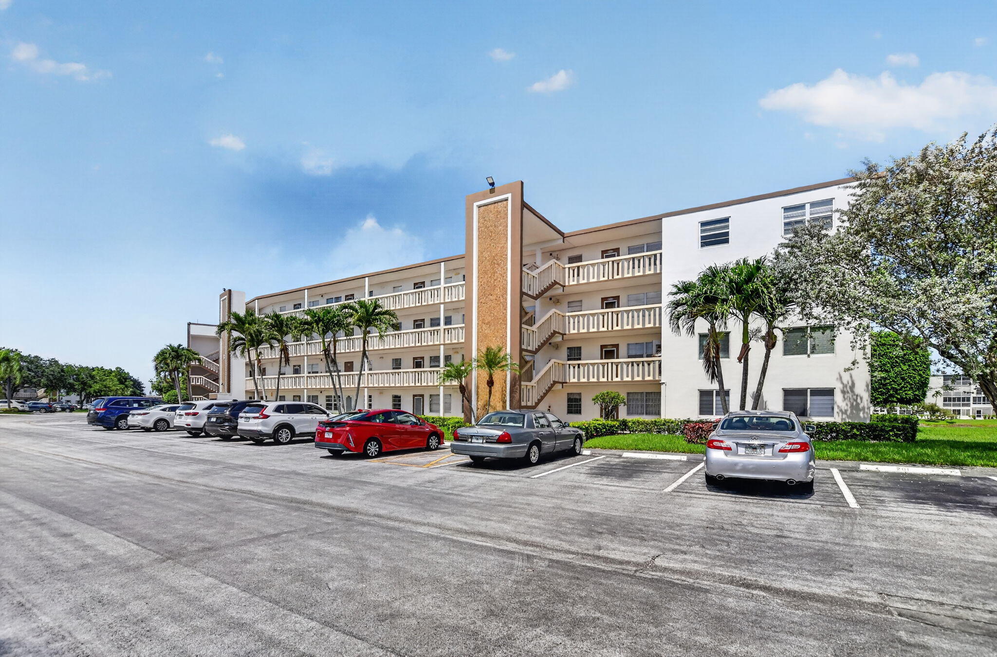 GUILDFORD AT CENTURY VILLAGE CONDO - Residential